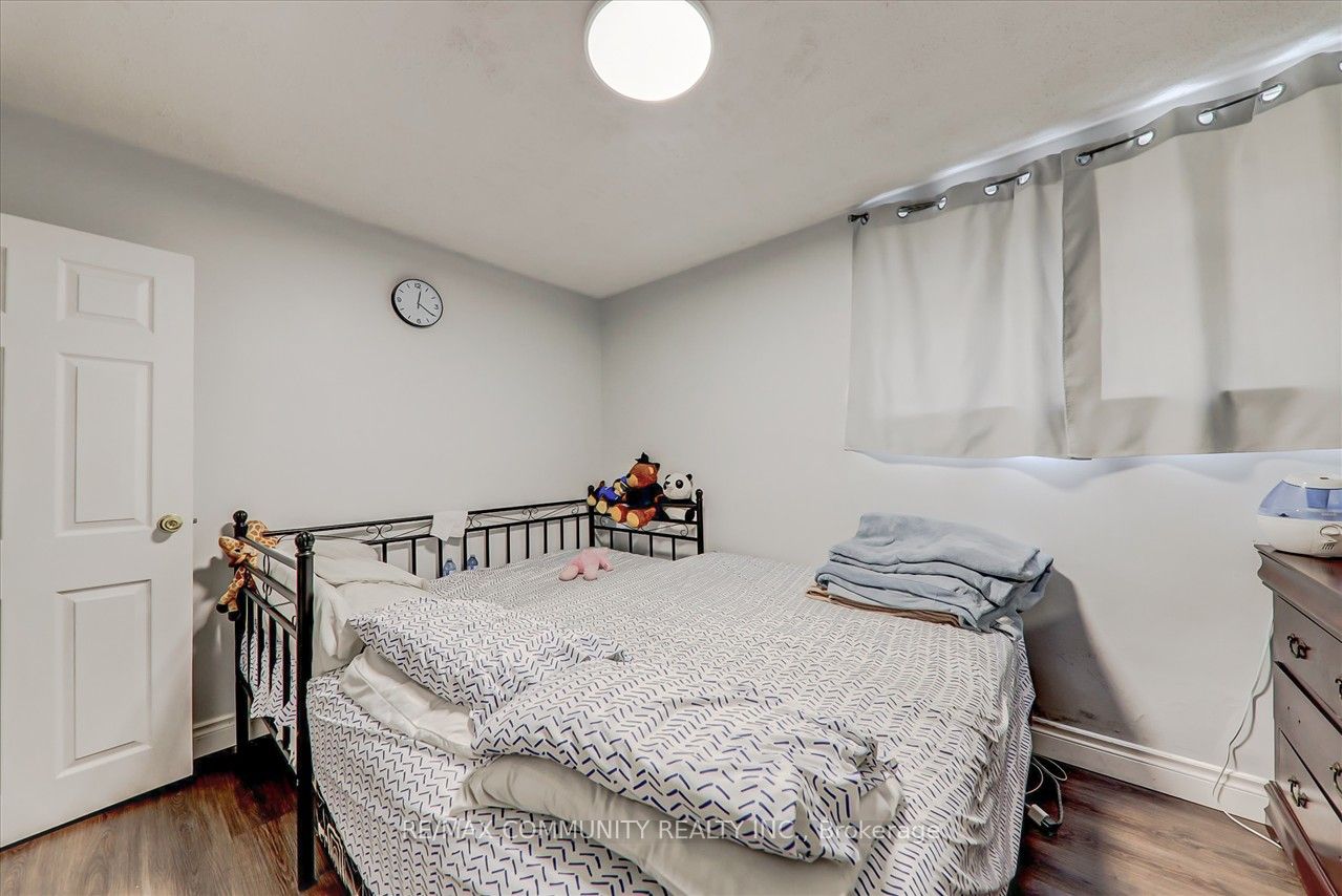 51 Wentworth St W