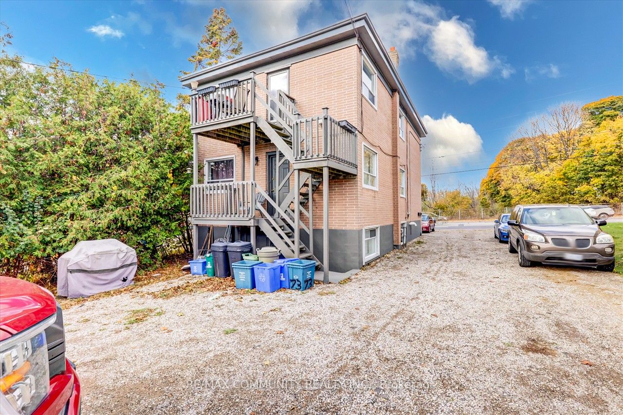 51 Wentworth St W