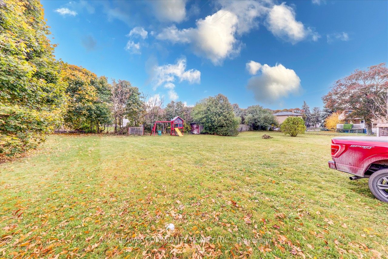 51 Wentworth St W