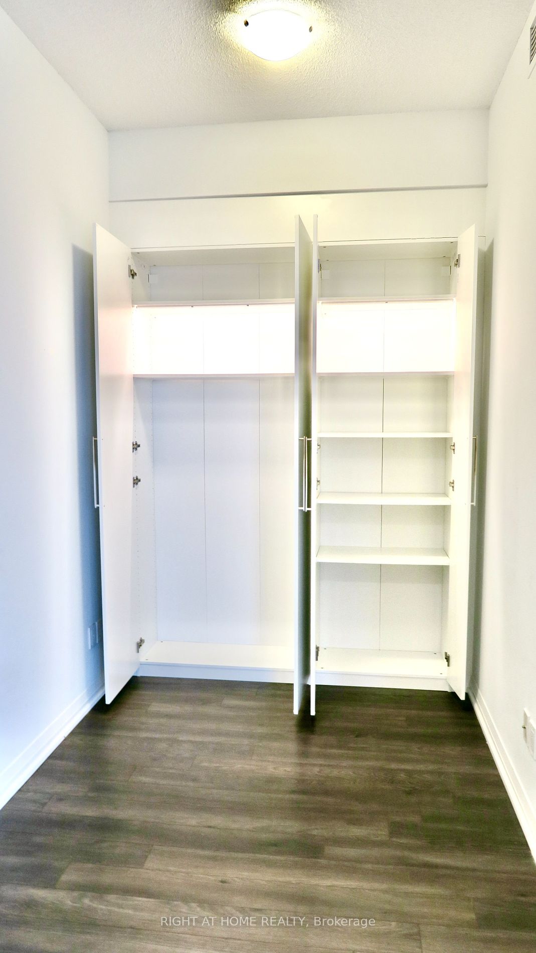 30 Meadowglen Place, #2707