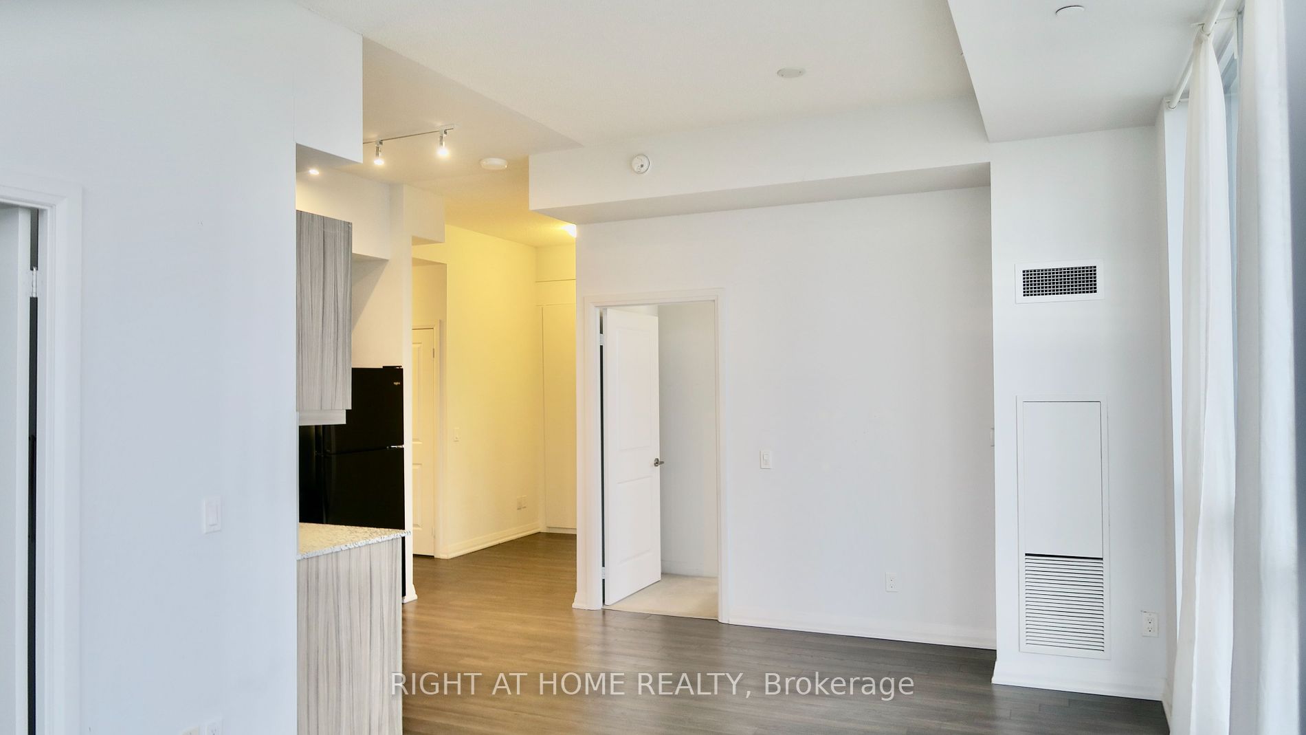 30 Meadowglen Place, #2707
