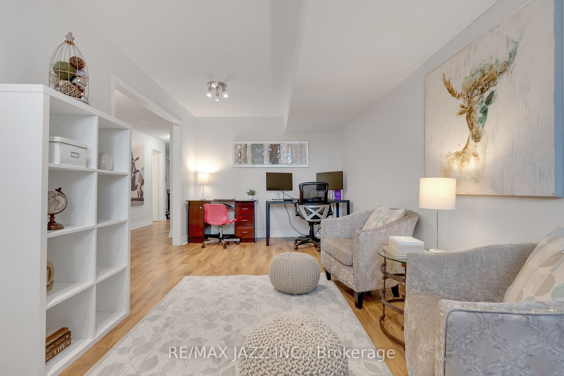 1371 Charter Cres