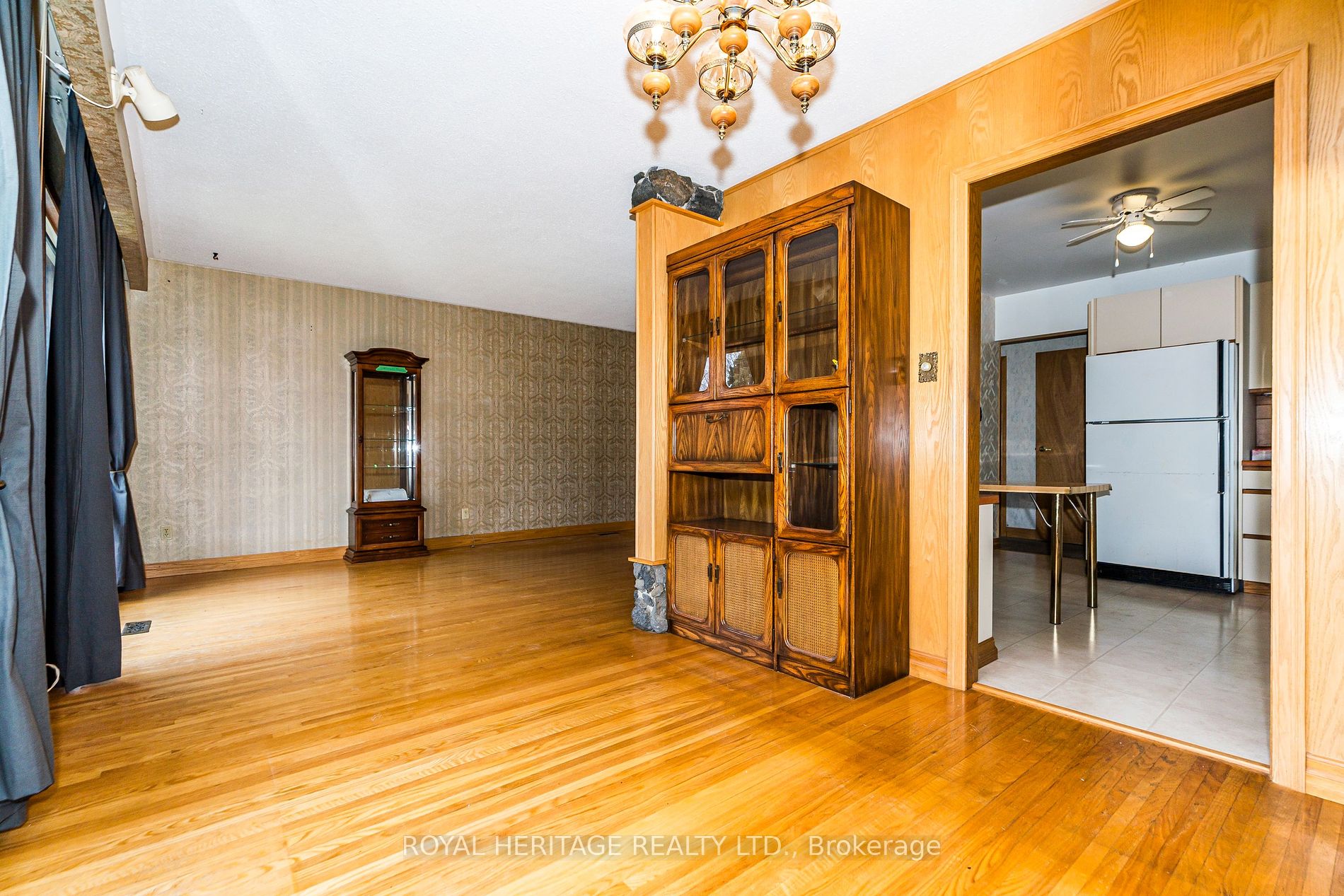 951 Essa Crescent