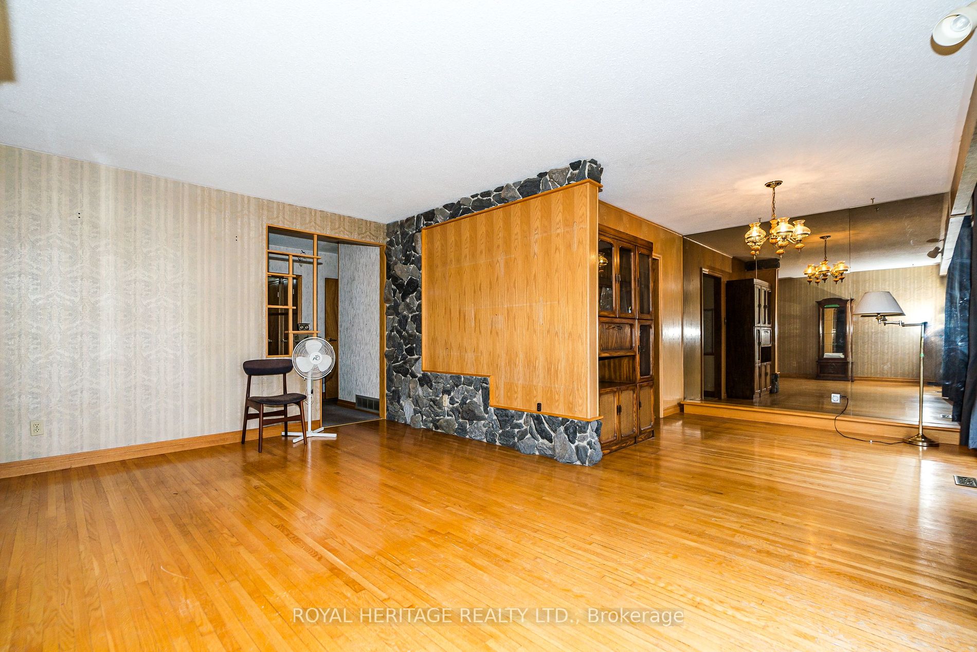 951 Essa Crescent