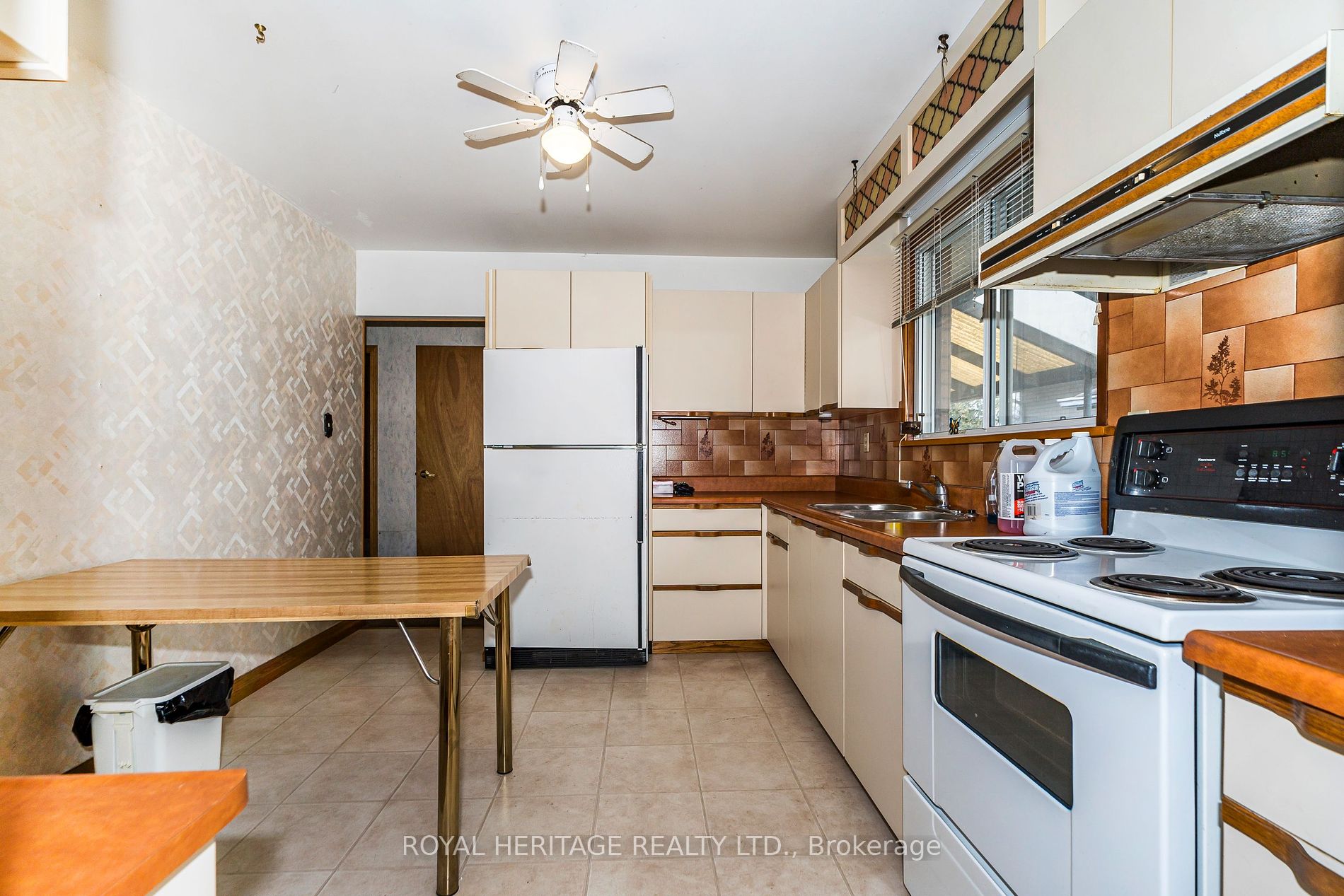 951 Essa Crescent