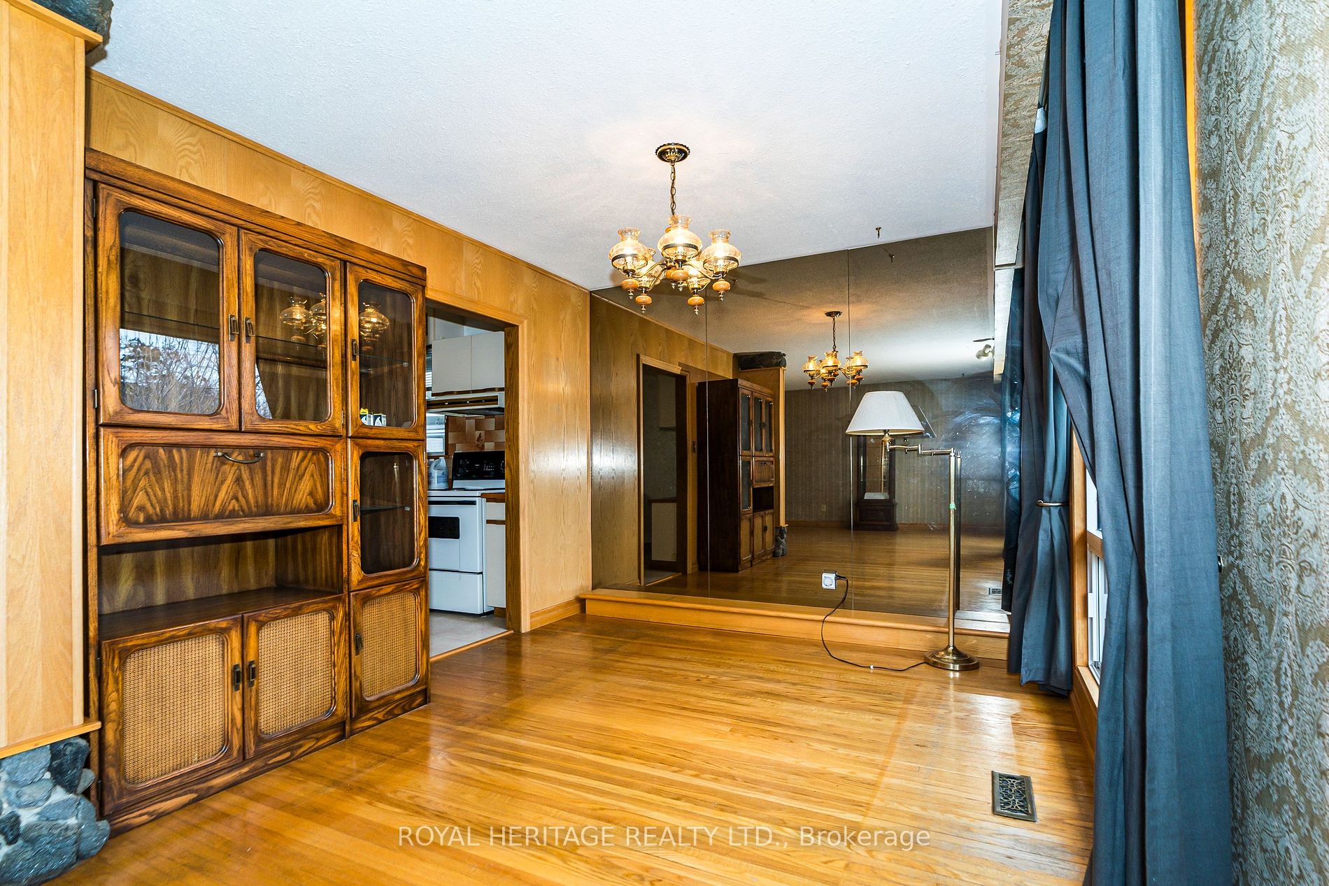 951 Essa Crescent