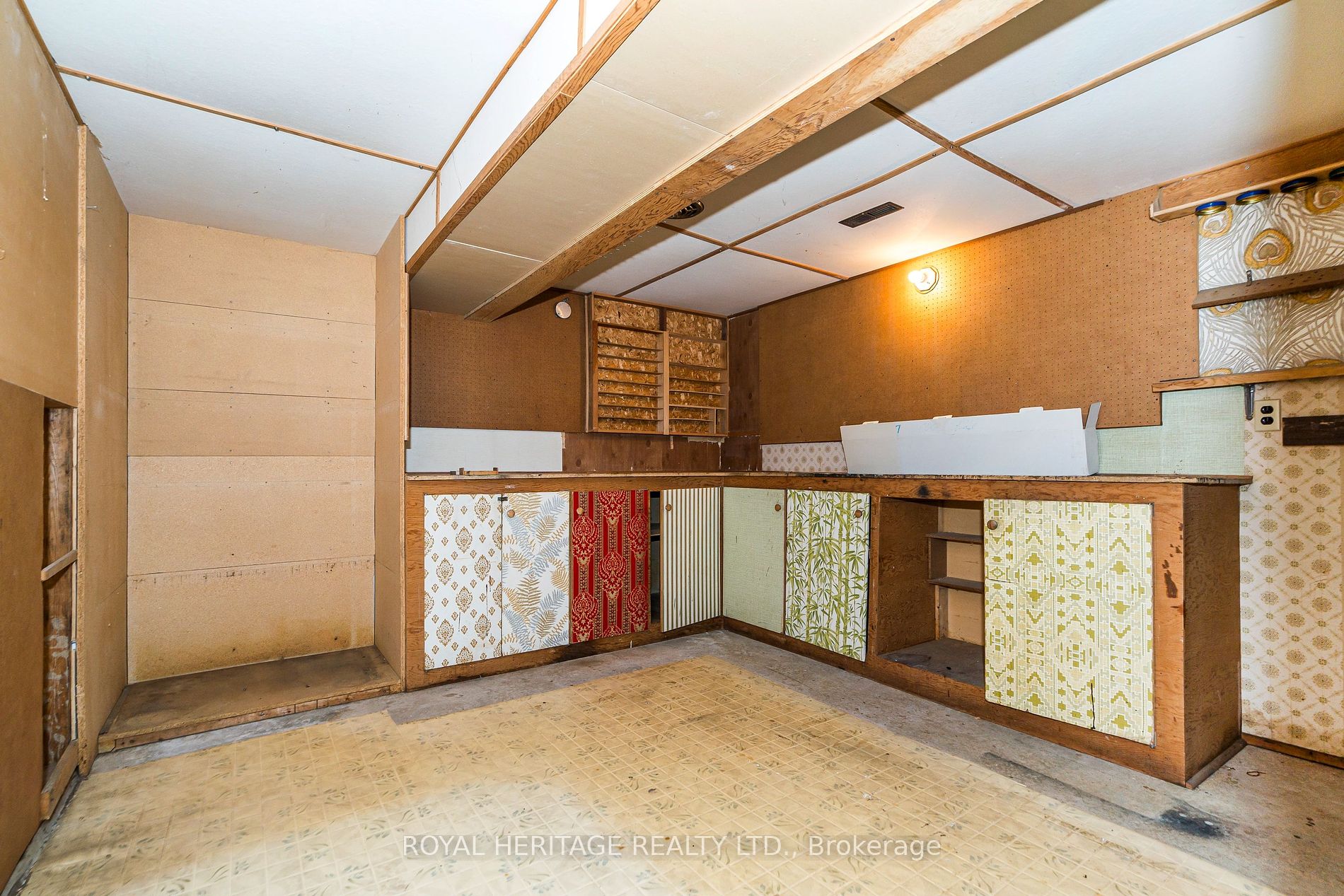 951 Essa Crescent