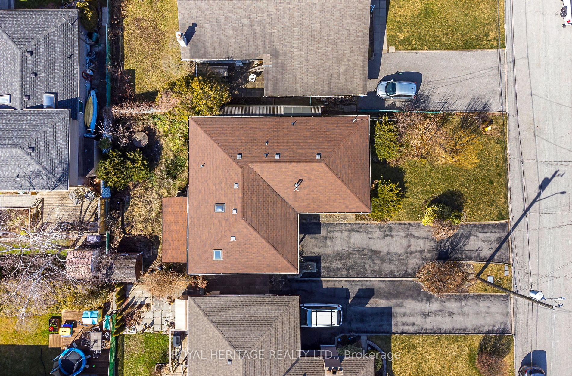 951 Essa Crescent