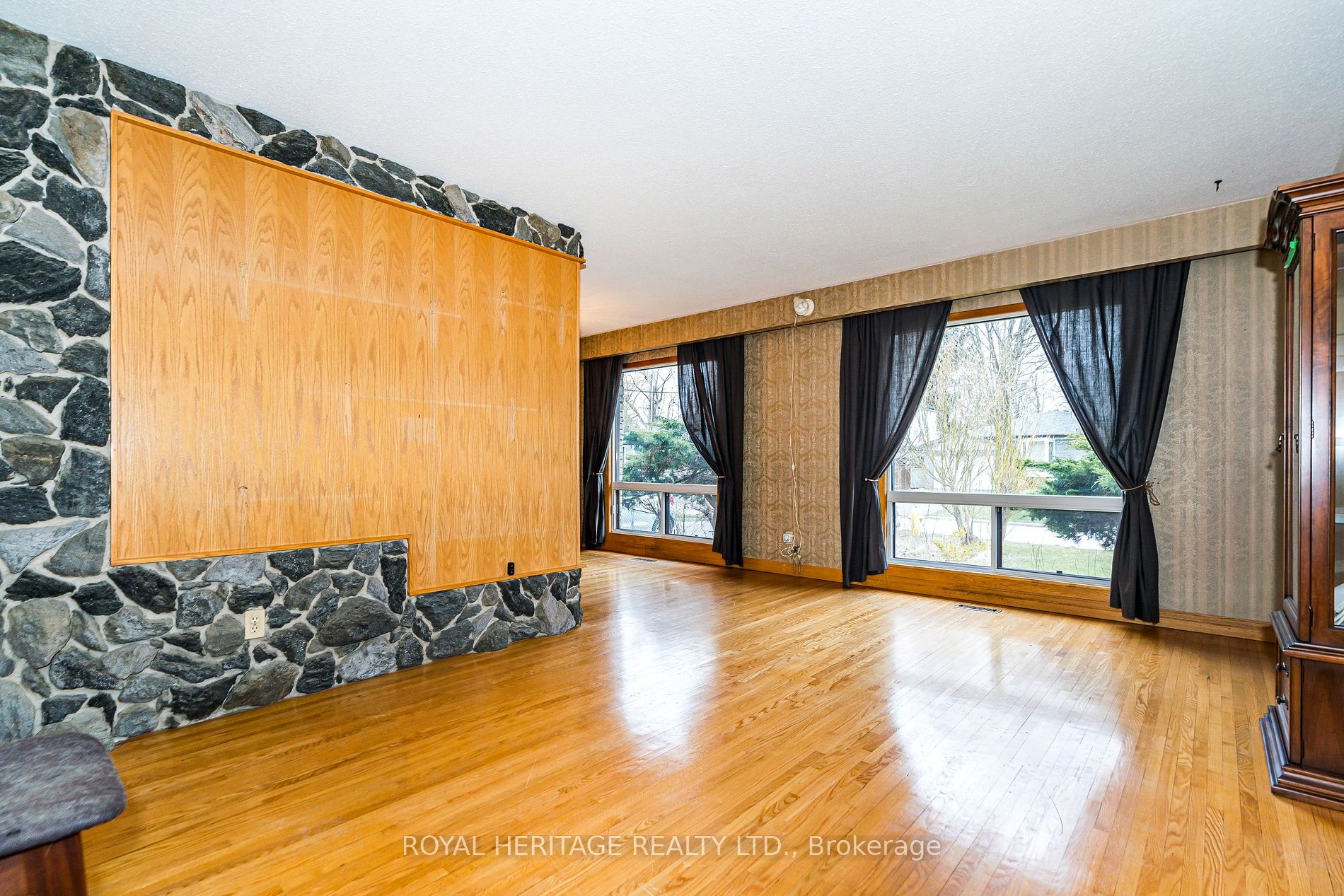 951 Essa Crescent