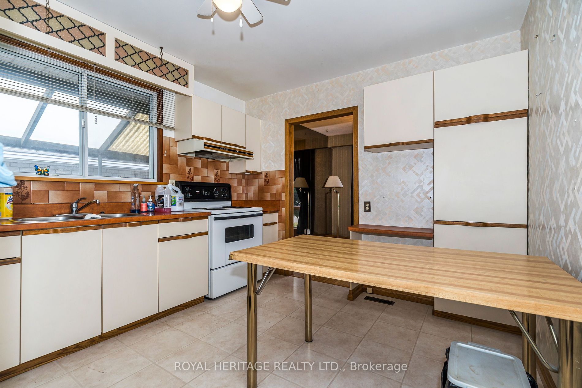 951 Essa Crescent
