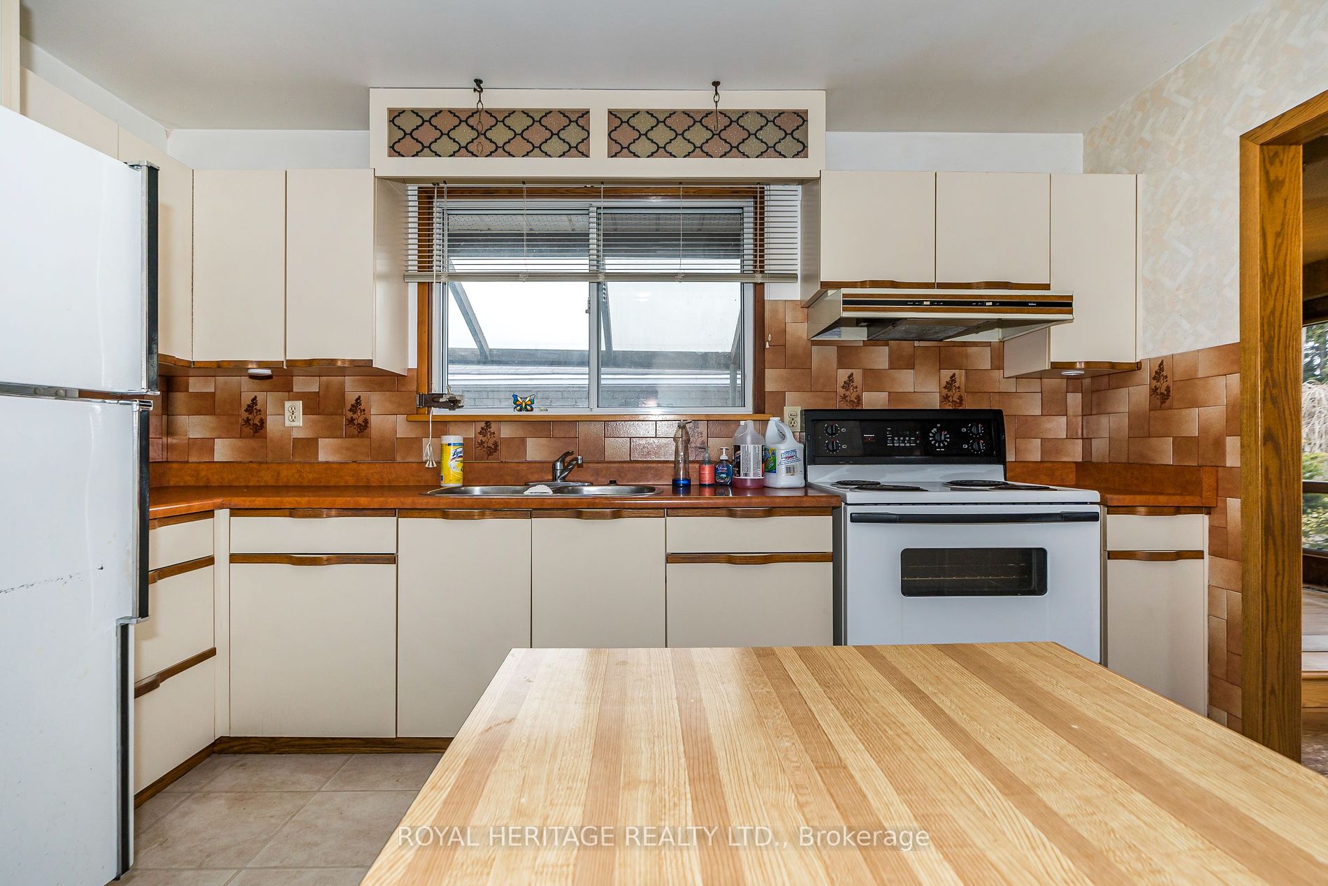 951 Essa Crescent