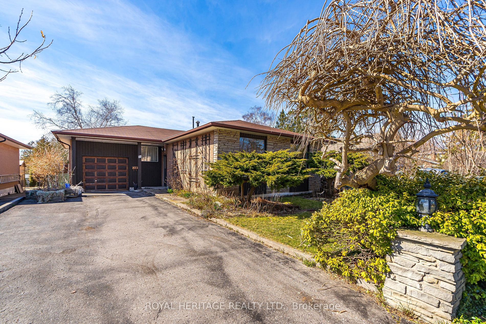 951 Essa Crescent