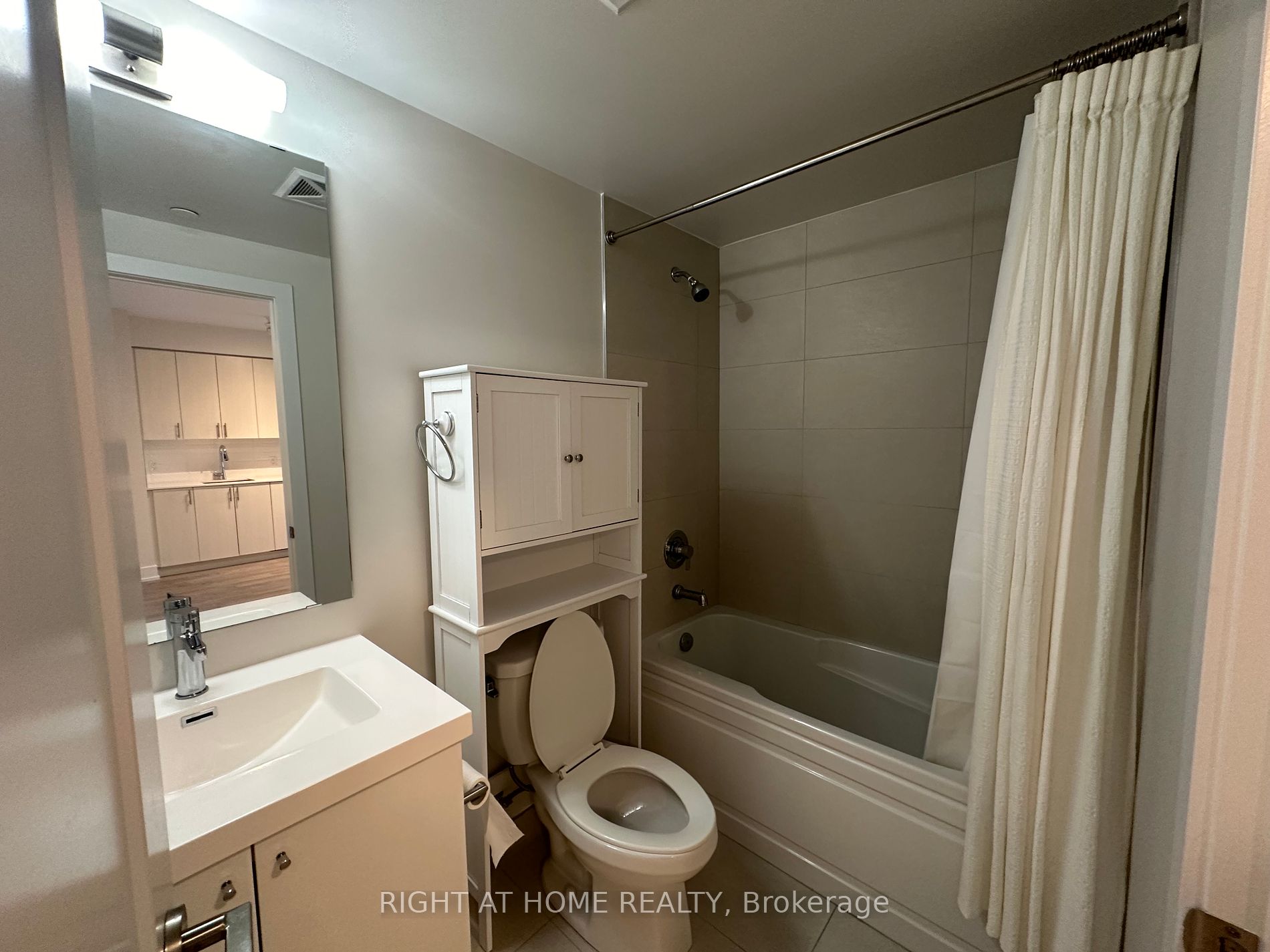 2550 Simcoe St N, #910