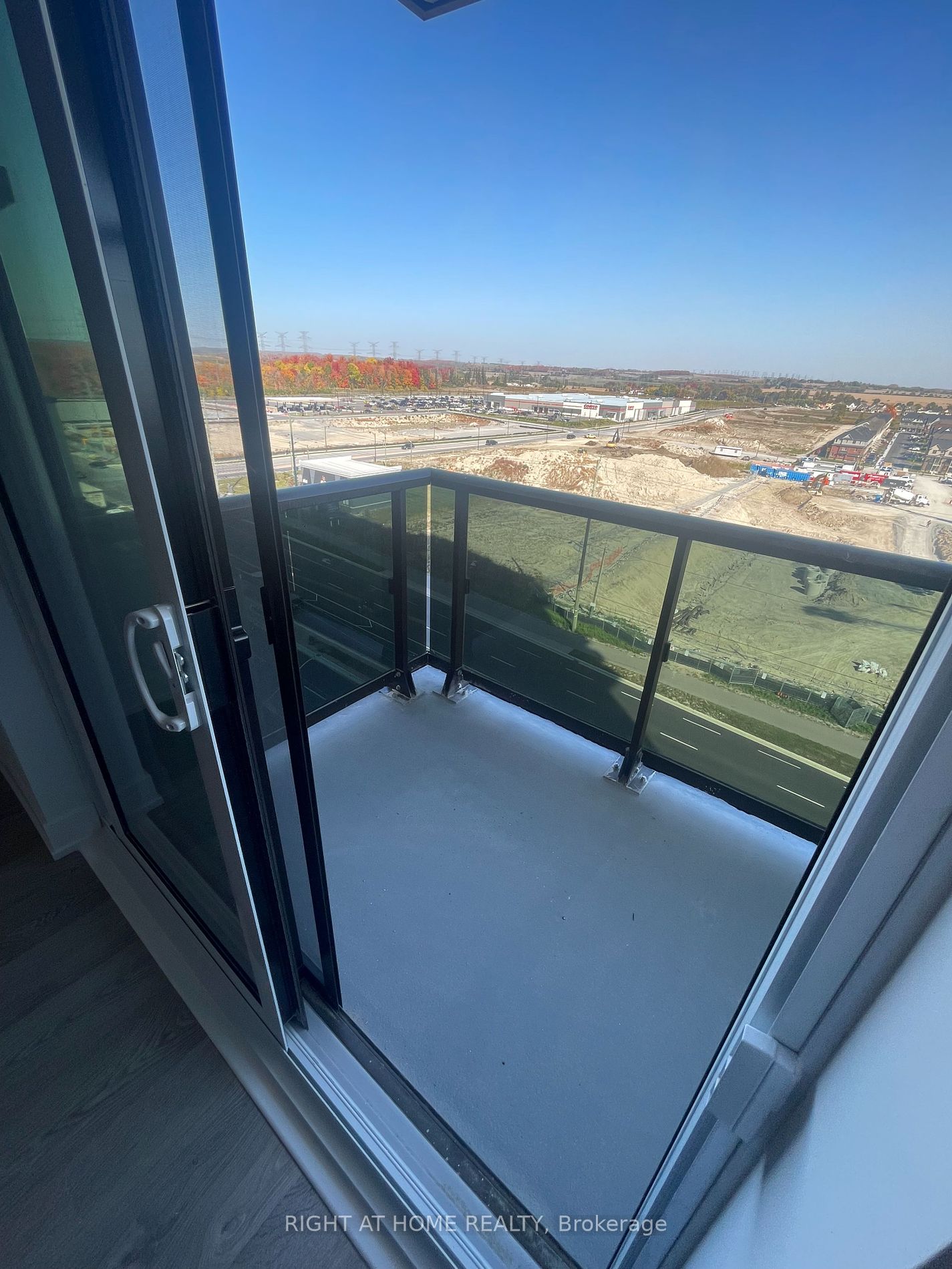 2550 Simcoe St N, #910