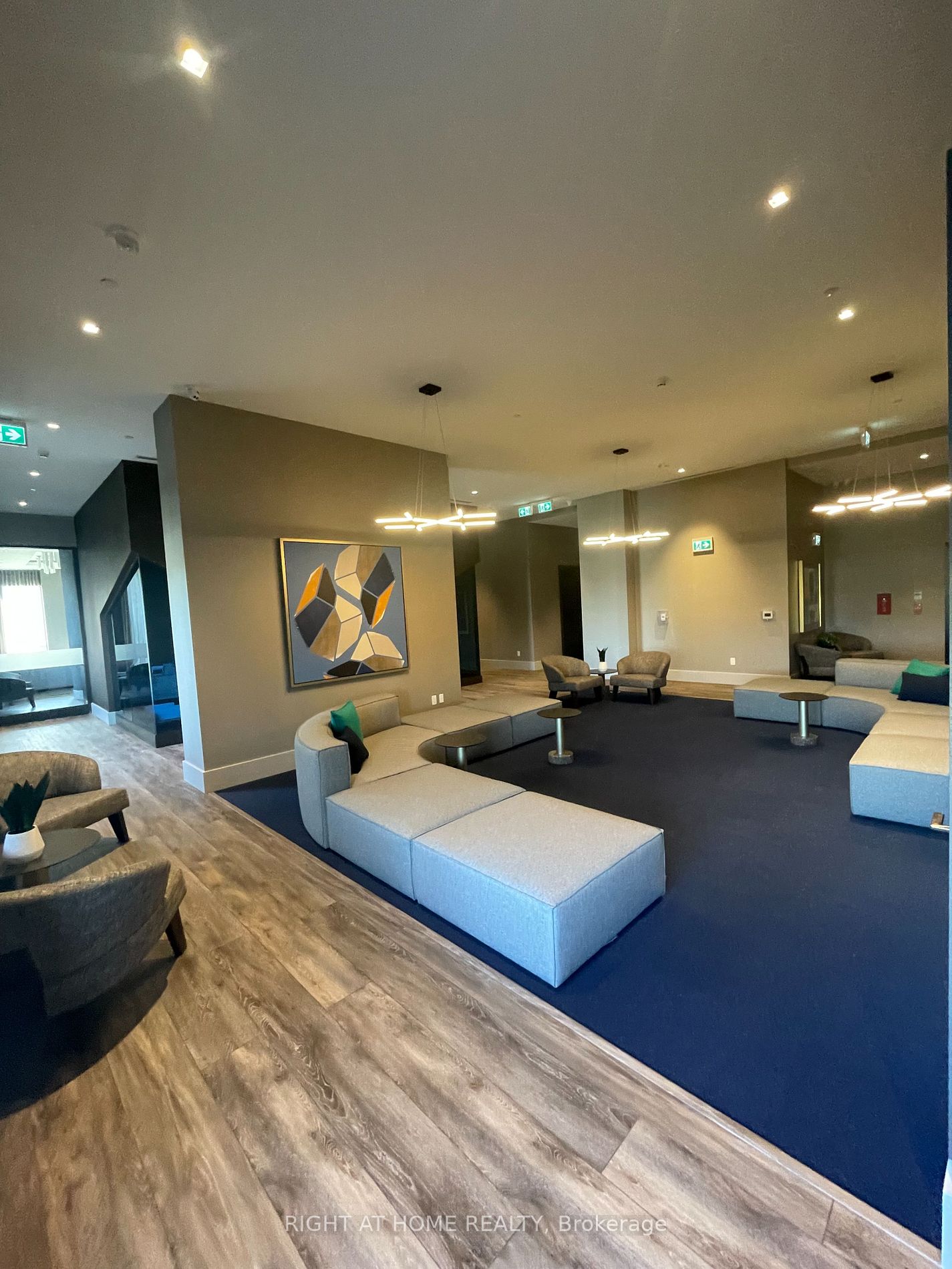 2550 Simcoe St N, #910