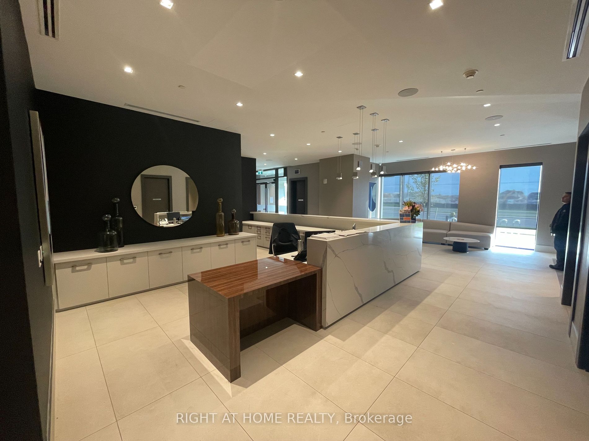 2550 Simcoe St N, #910