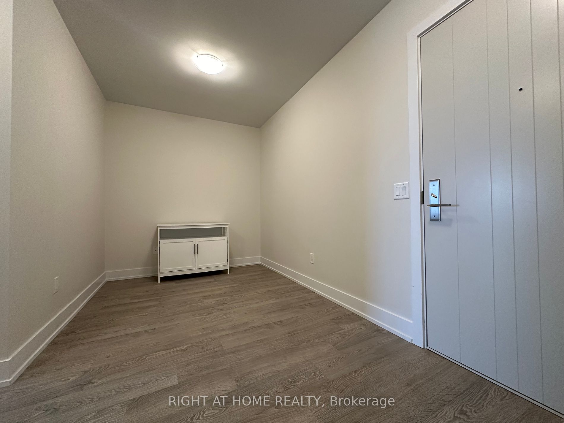 2550 Simcoe St N, #910