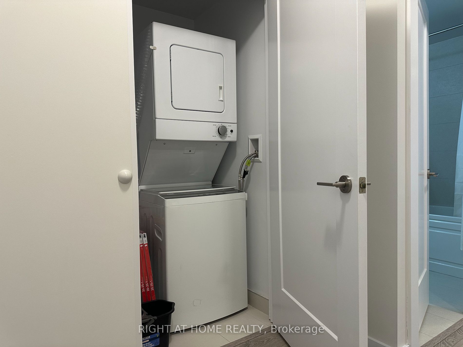 2550 Simcoe St N, #910