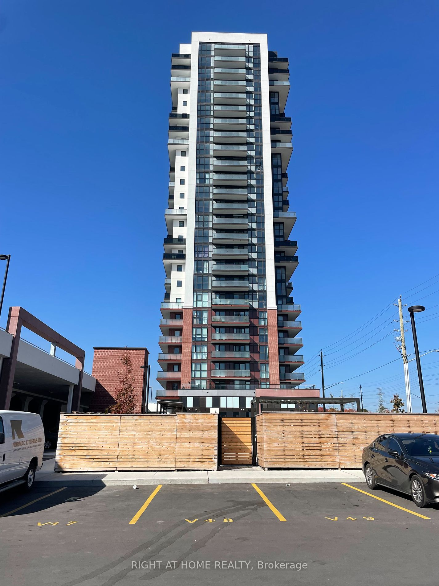 2550 Simcoe St N, #910