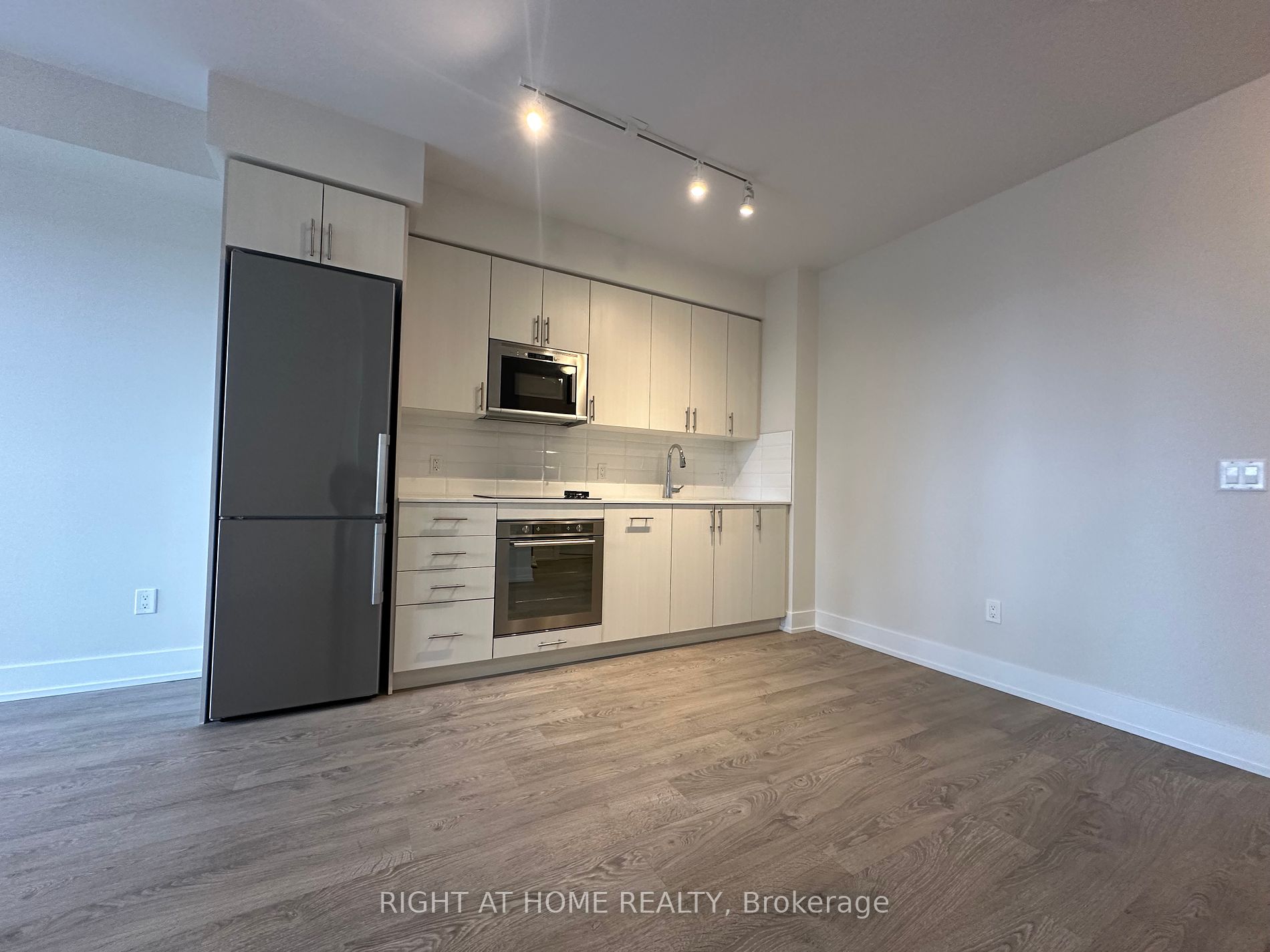 2550 Simcoe St N, #910