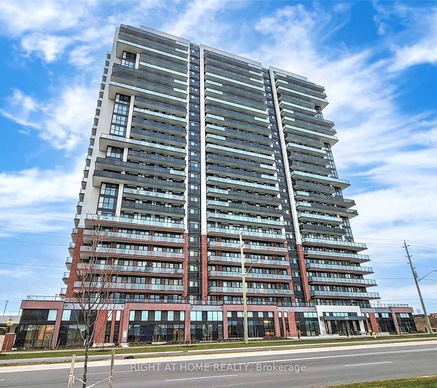 2550 Simcoe St N, #910