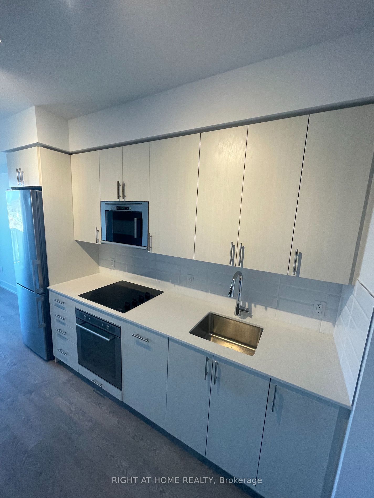 2550 Simcoe St N, #910