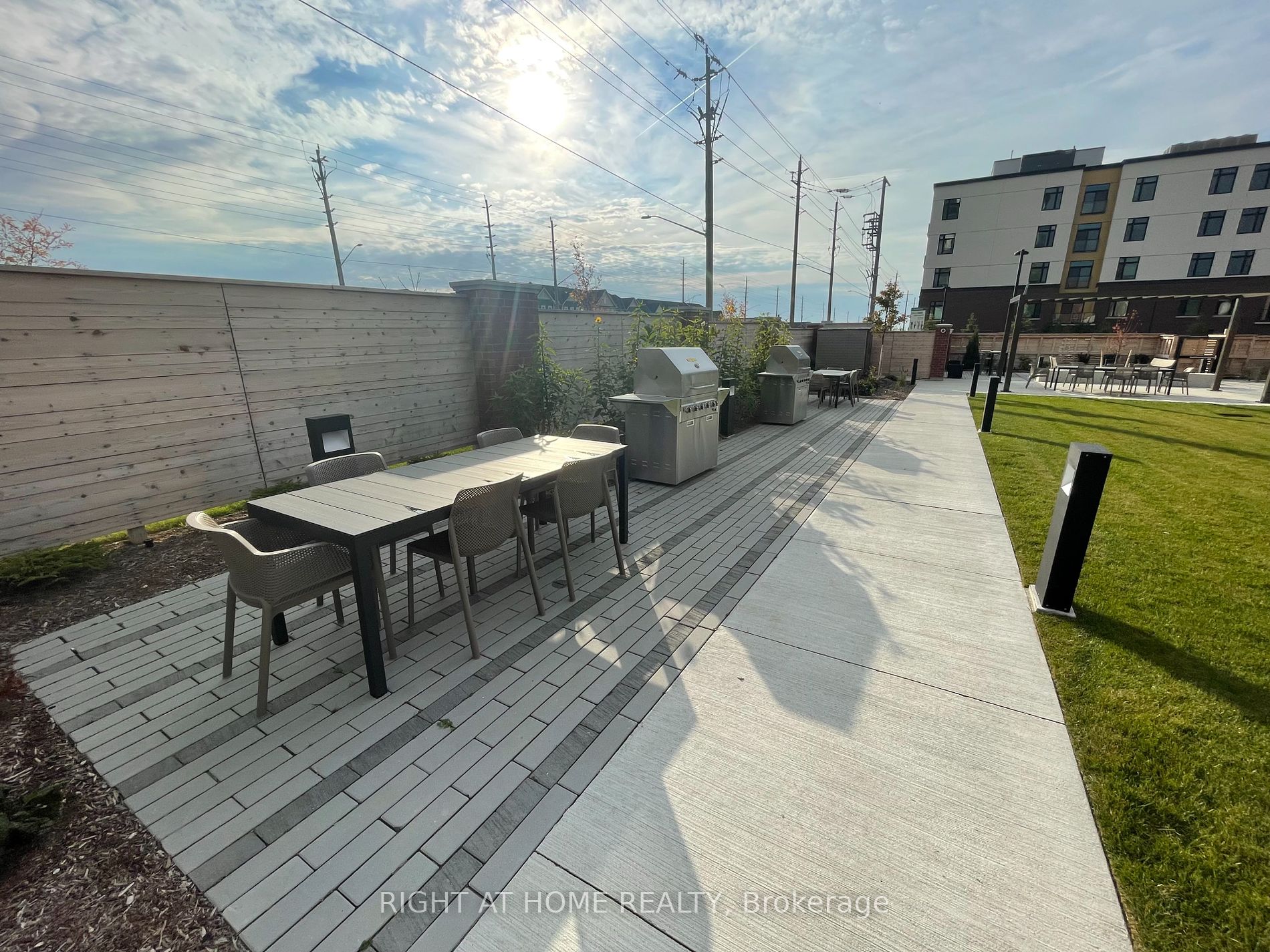 2550 Simcoe St N, #910