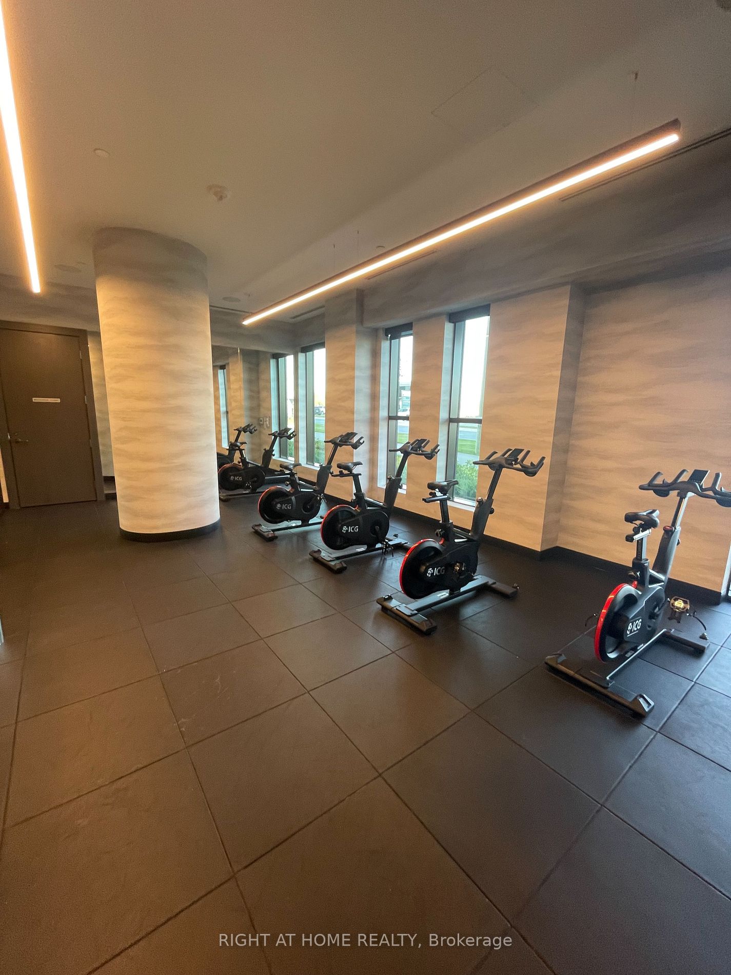 2550 Simcoe St N, #910