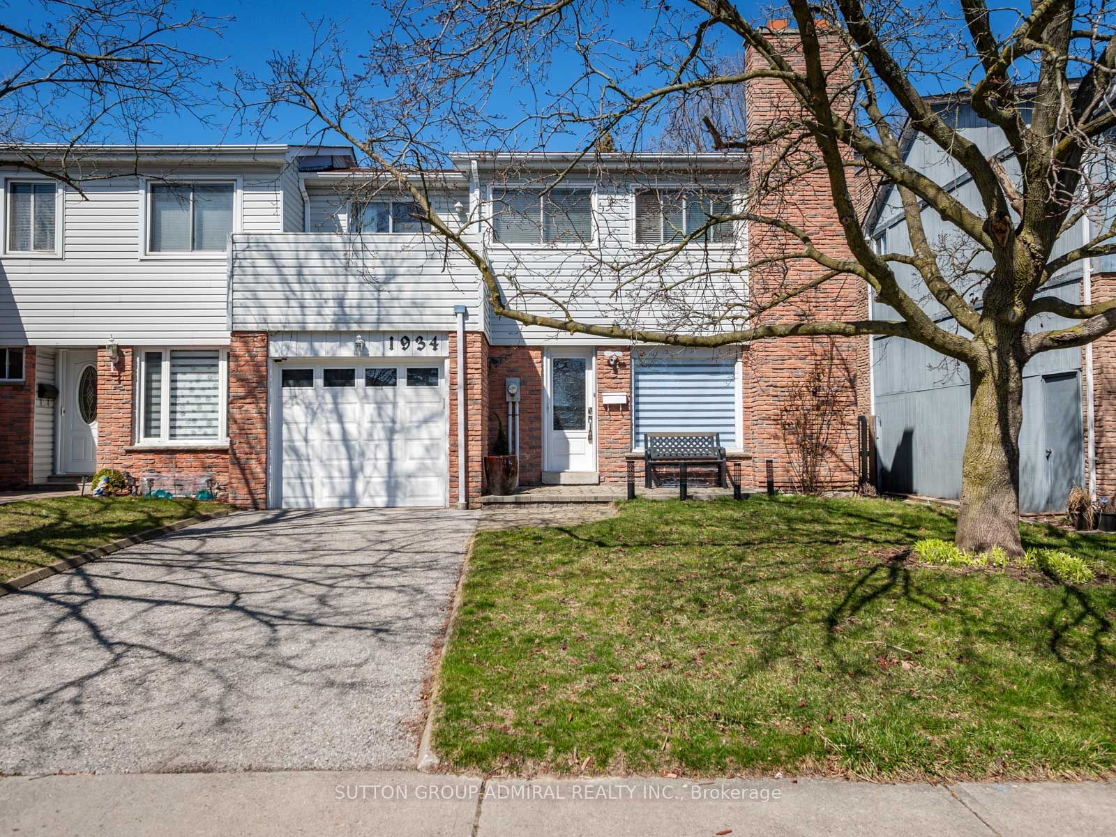 1934 Malden Cres