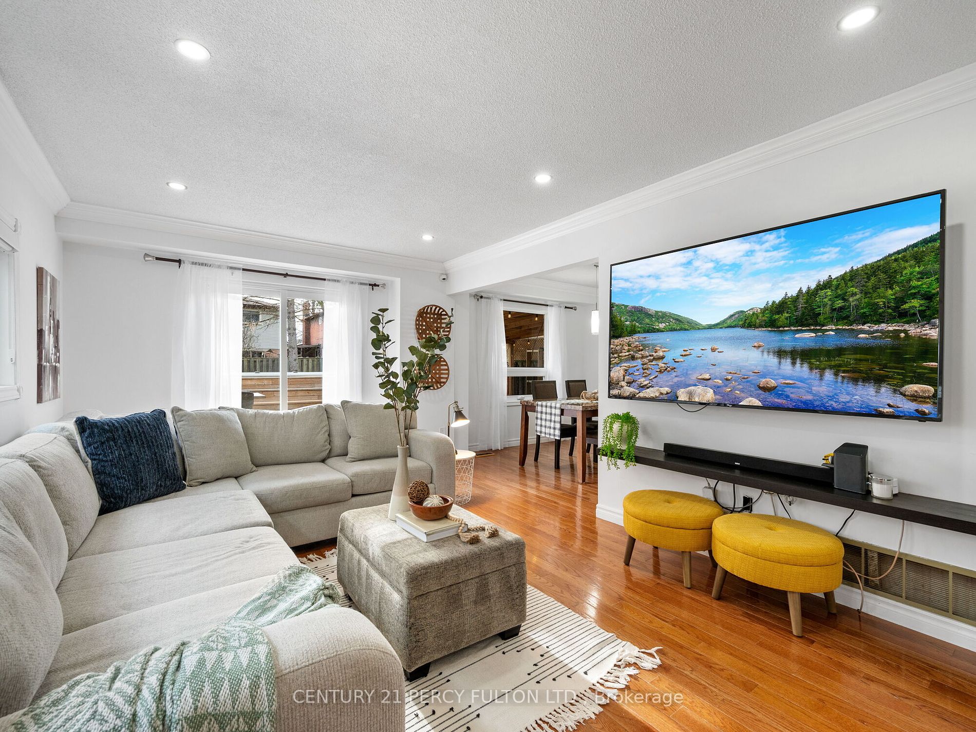 1209 Cedarcroft Cres