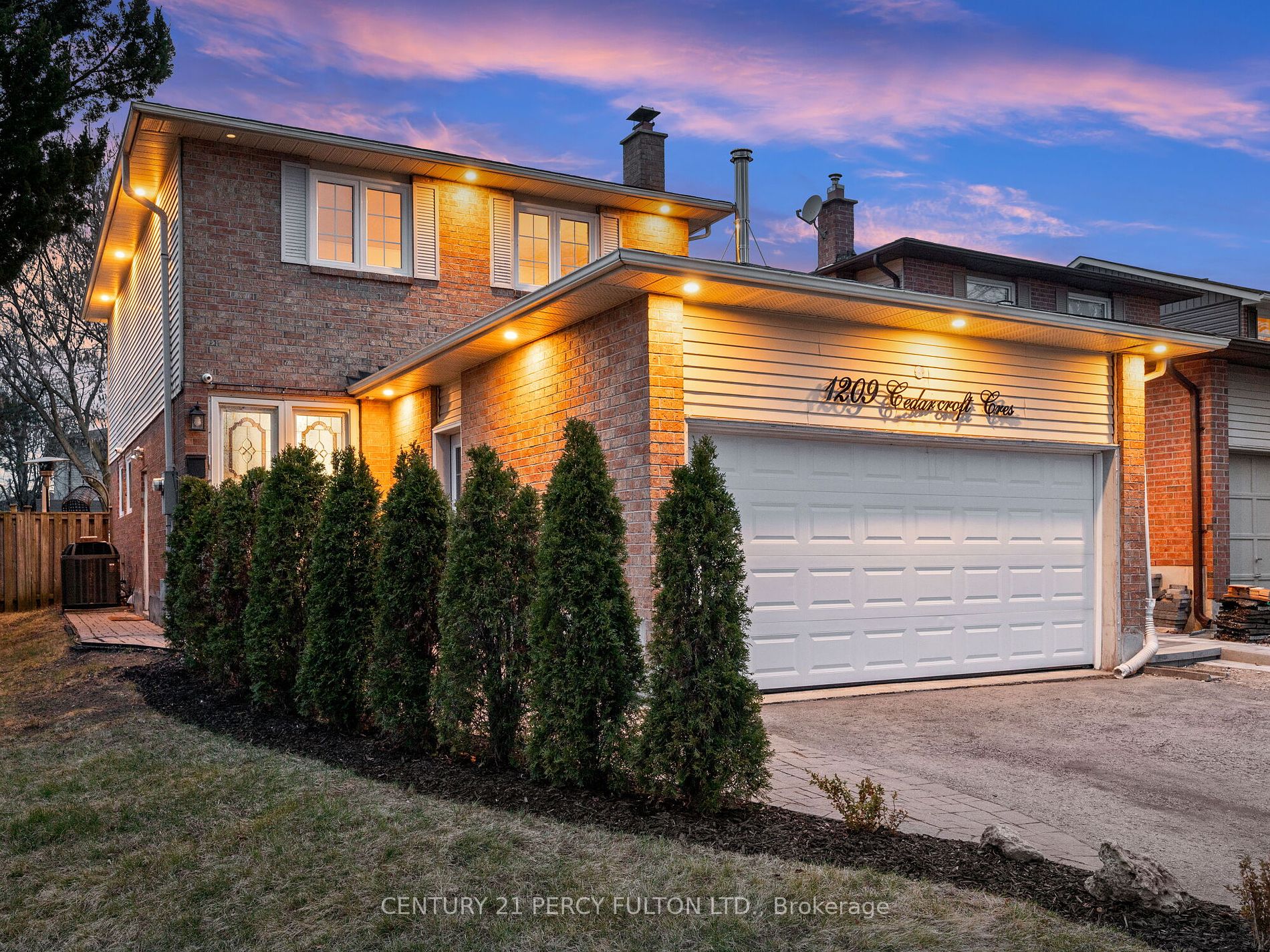 1209 Cedarcroft Cres