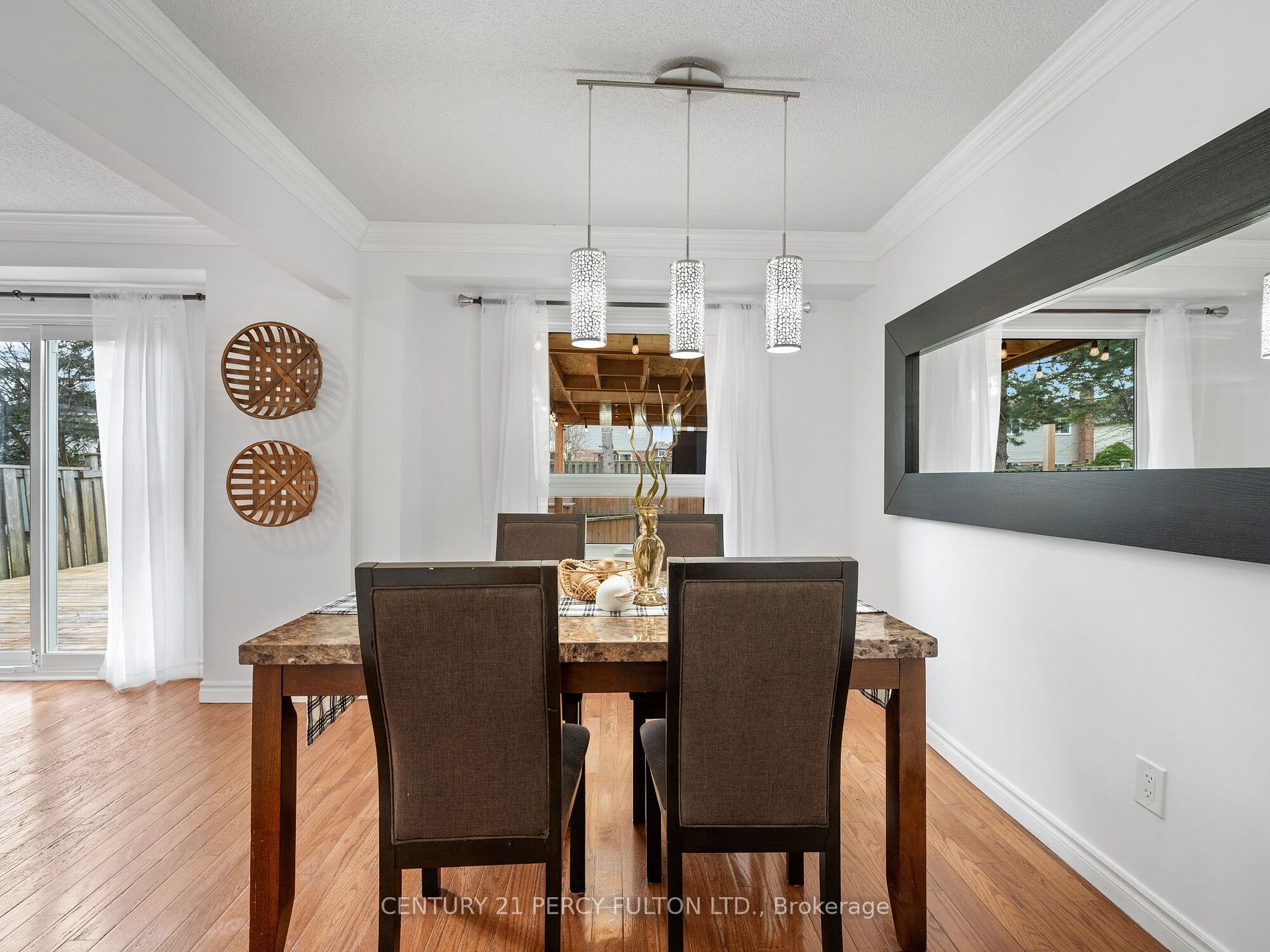 1209 Cedarcroft Cres