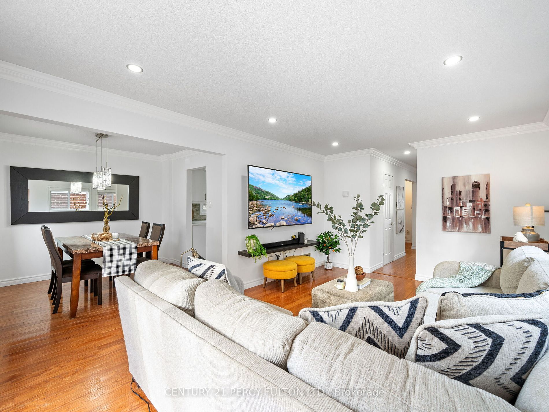 1209 Cedarcroft Cres