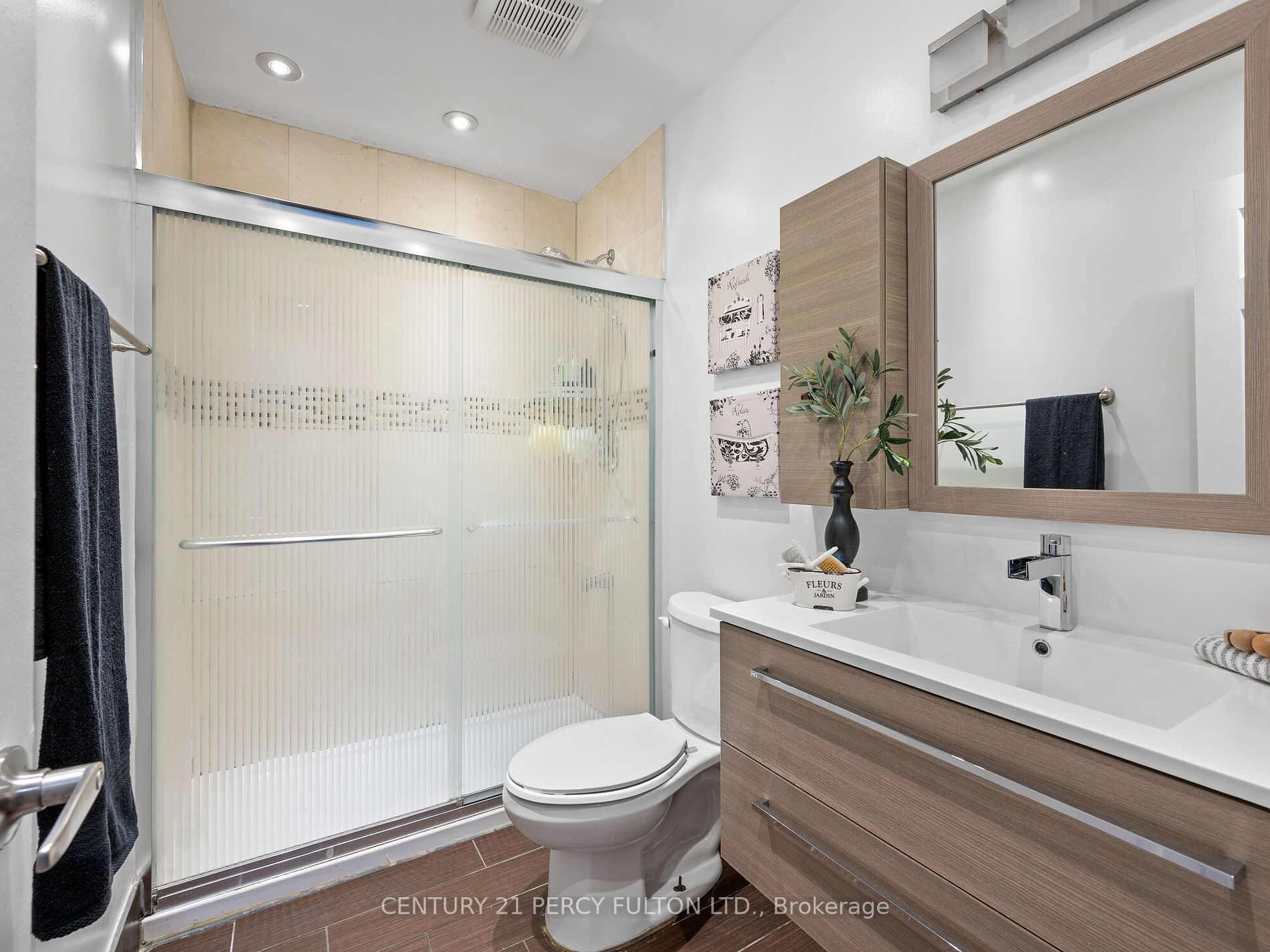 1209 Cedarcroft Cres