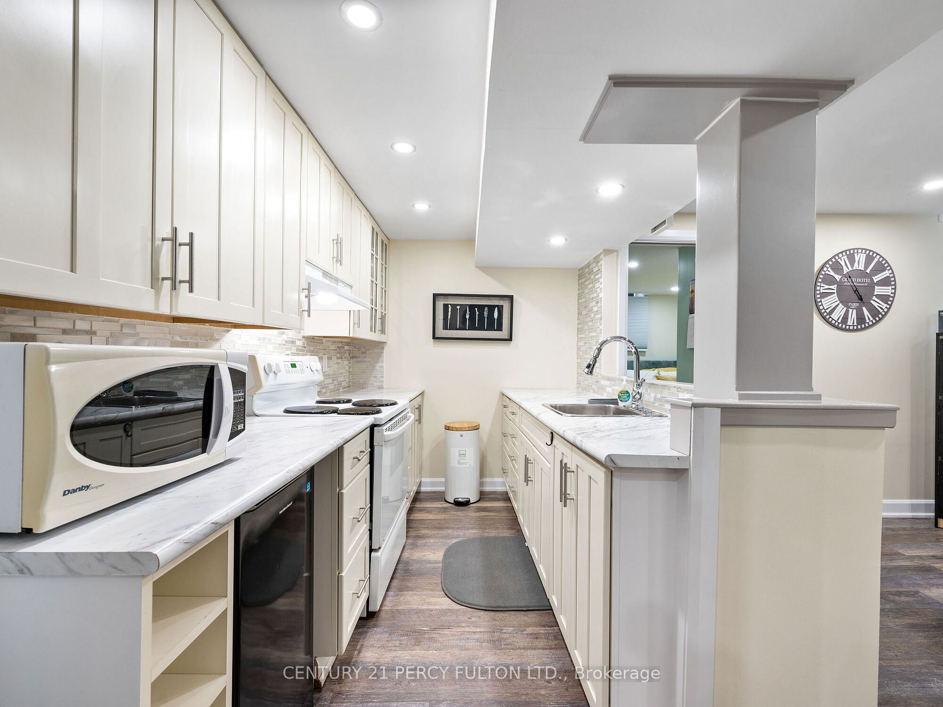1209 Cedarcroft Cres