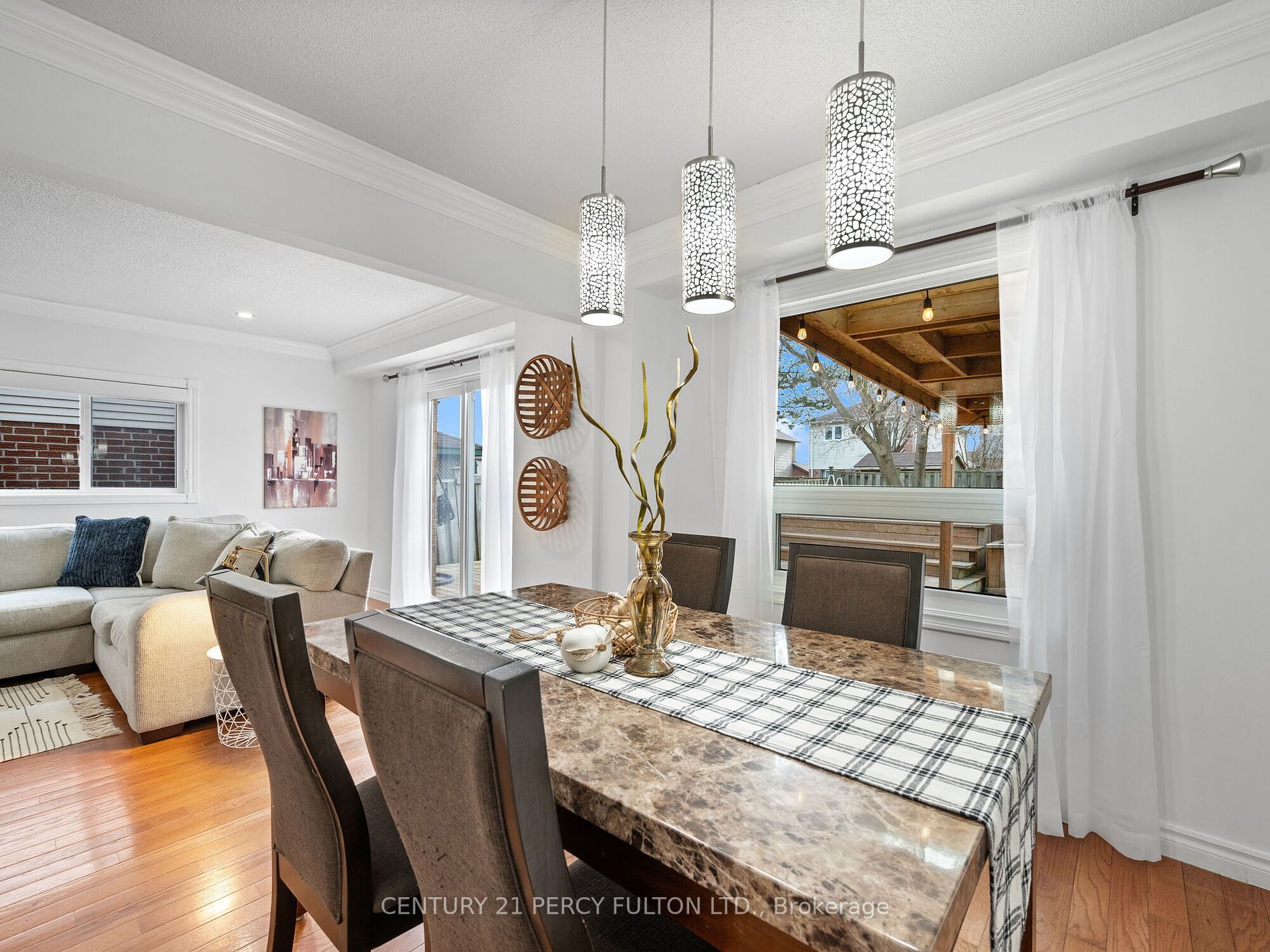 1209 Cedarcroft Cres