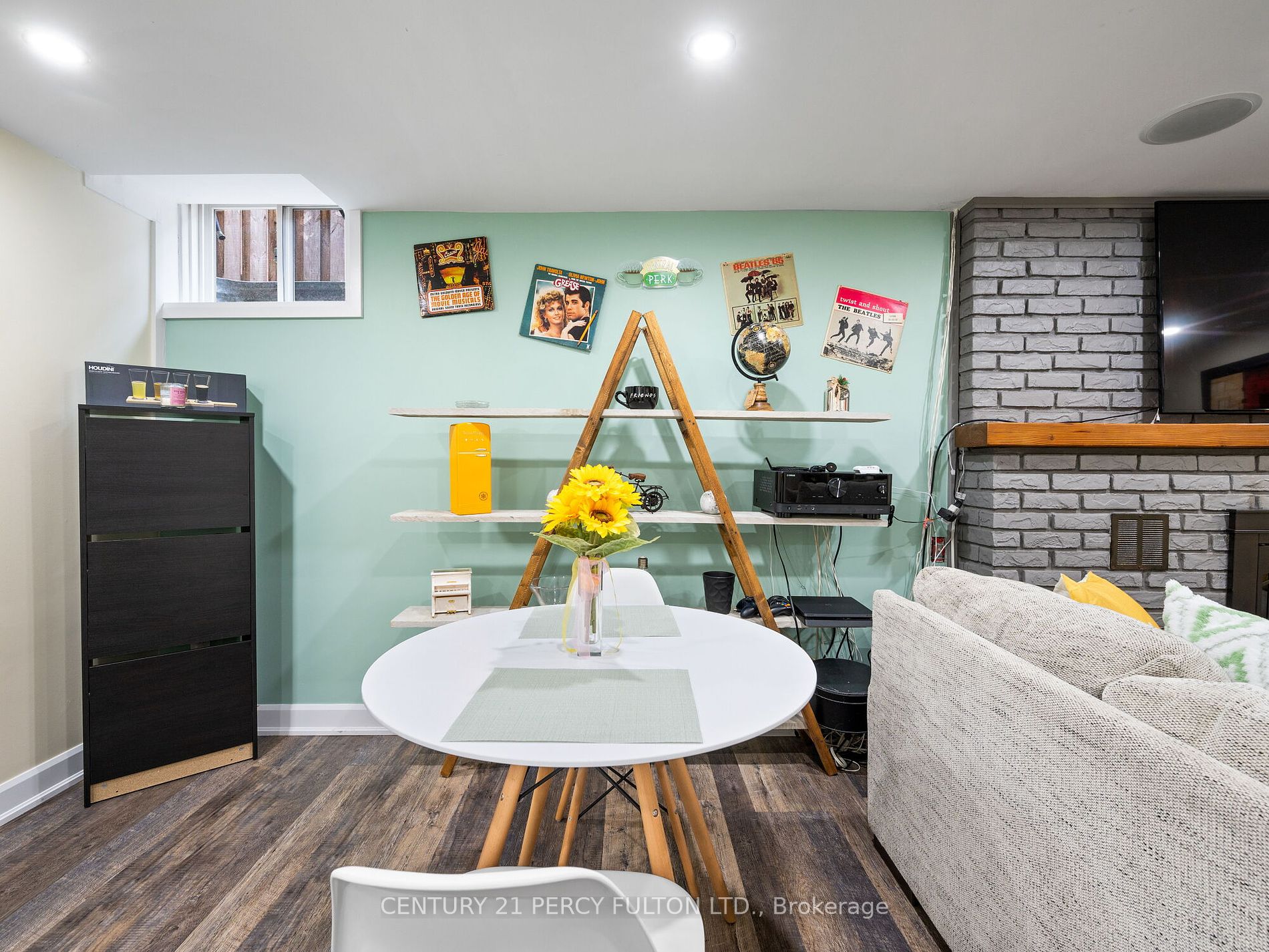 1209 Cedarcroft Cres