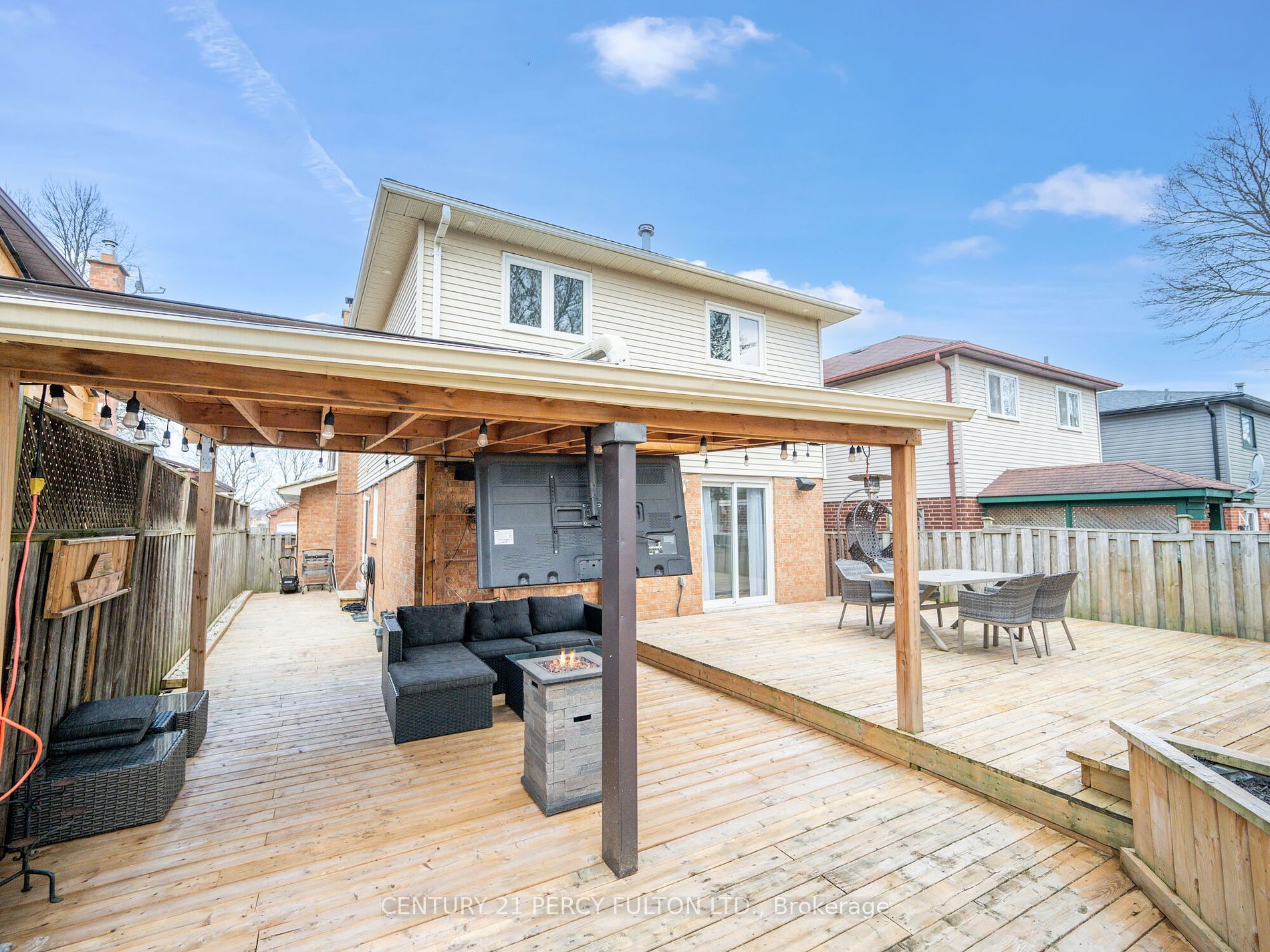 1209 Cedarcroft Cres
