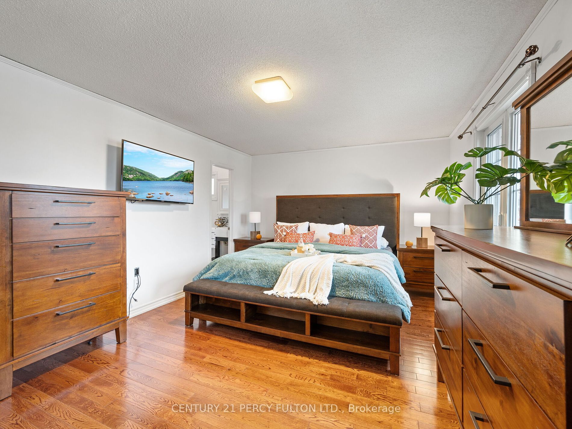 1209 Cedarcroft Cres