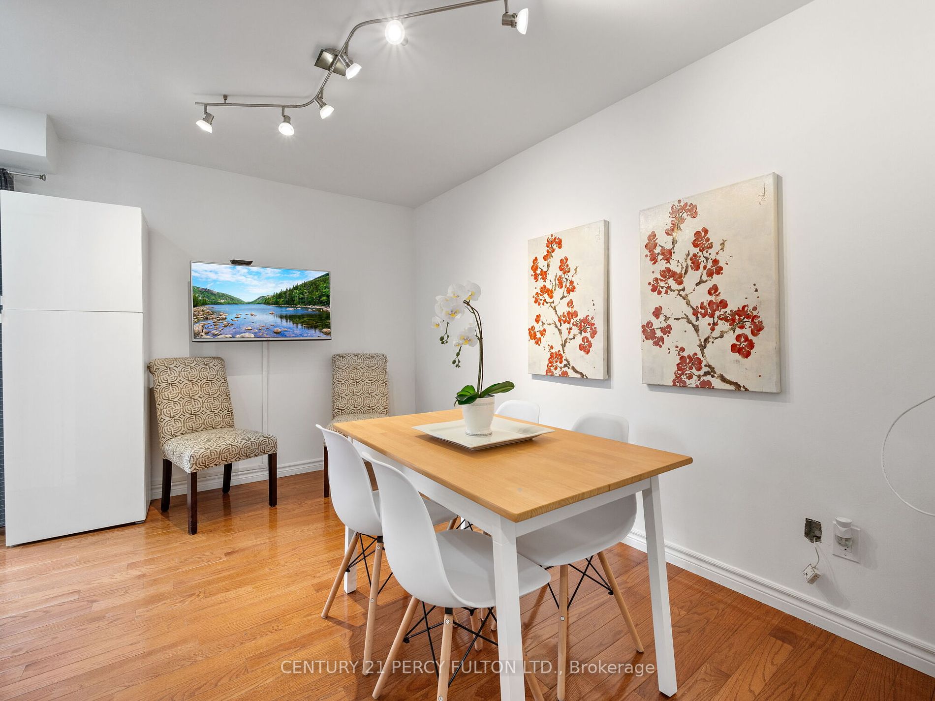 1209 Cedarcroft Cres