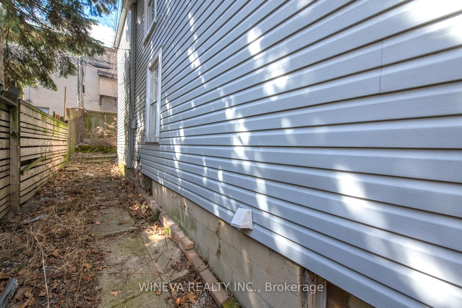 106 Willow Ave