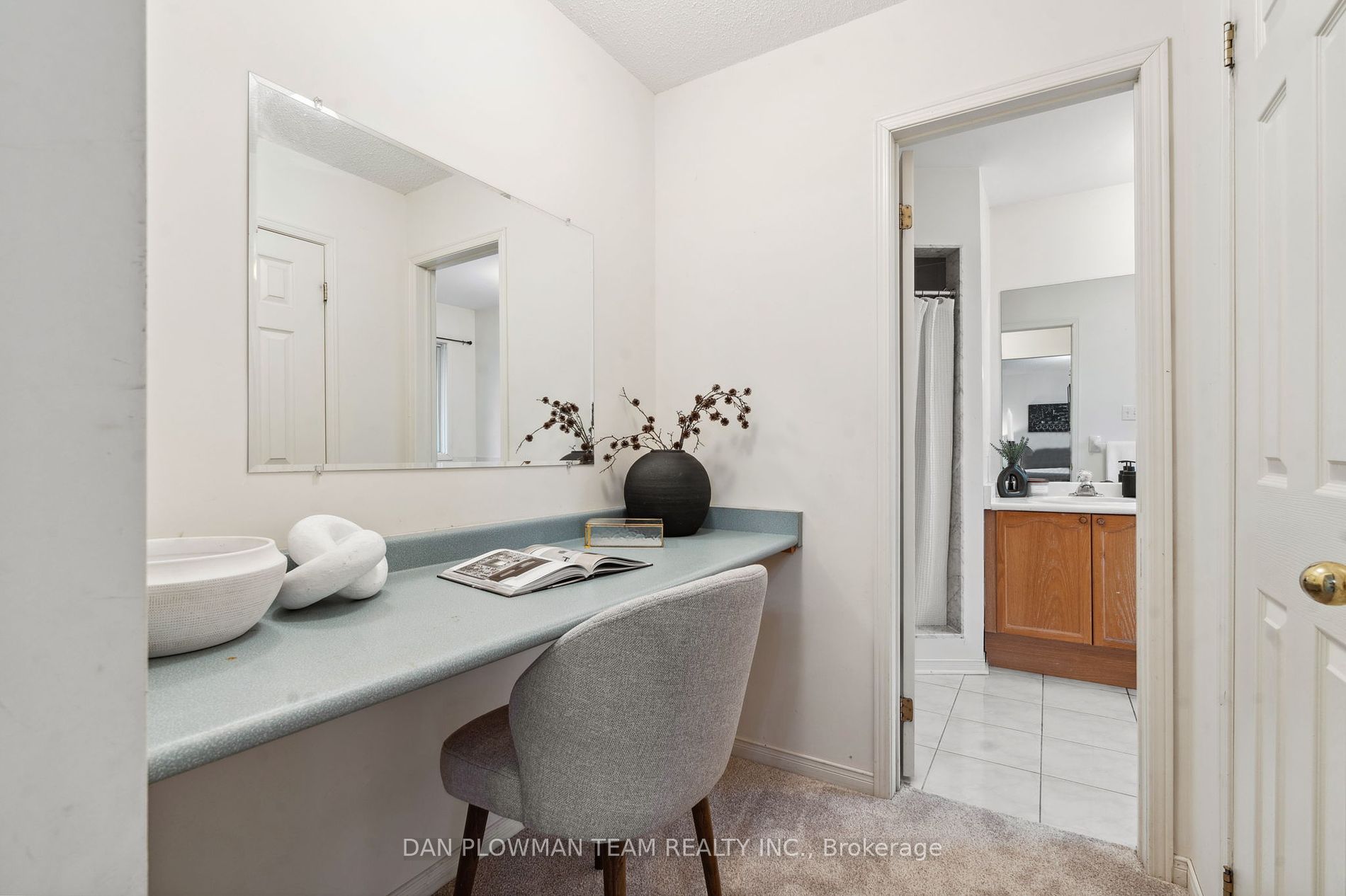 1402 Sandhurst Cres