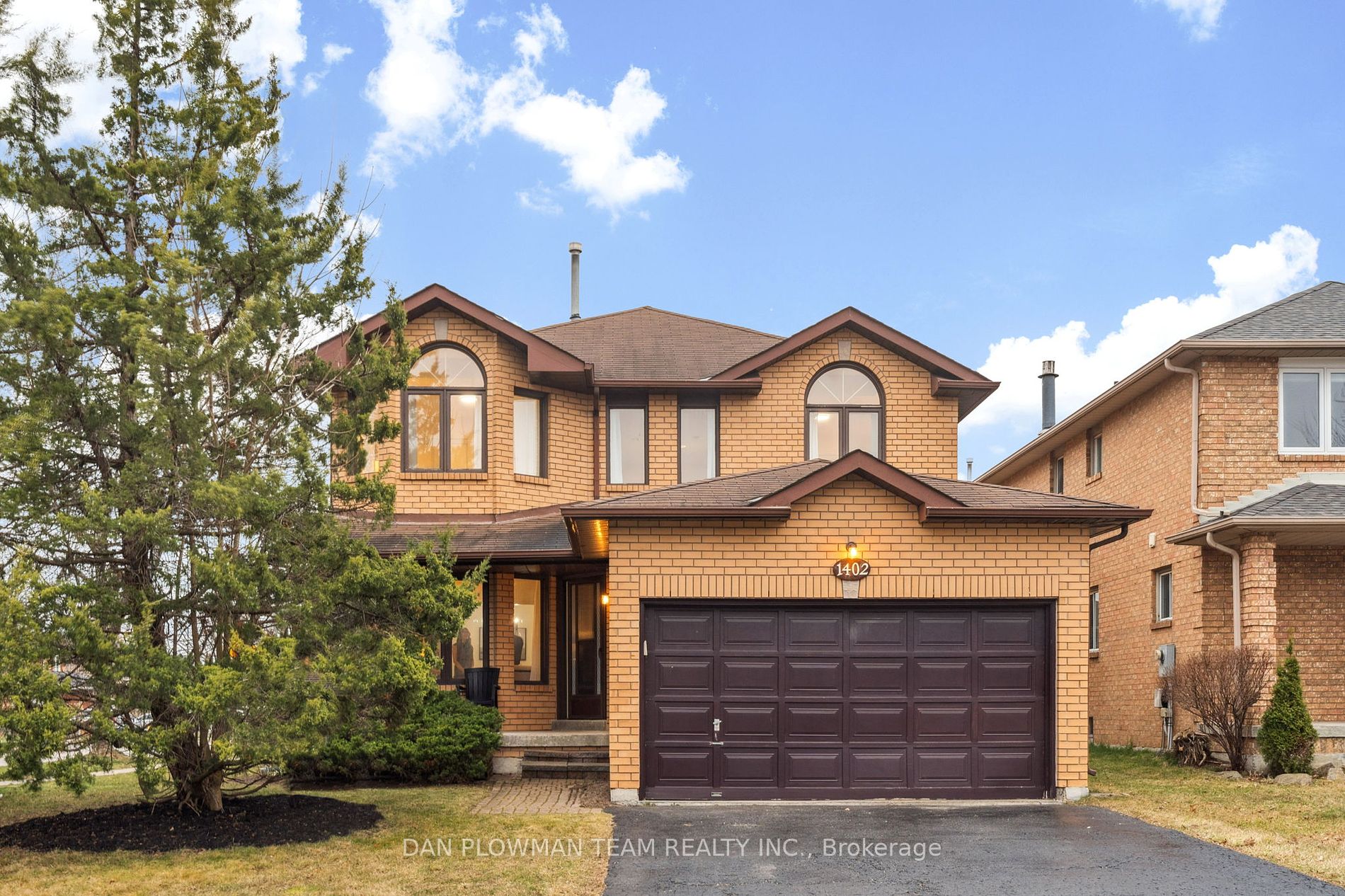 1402 Sandhurst Cres