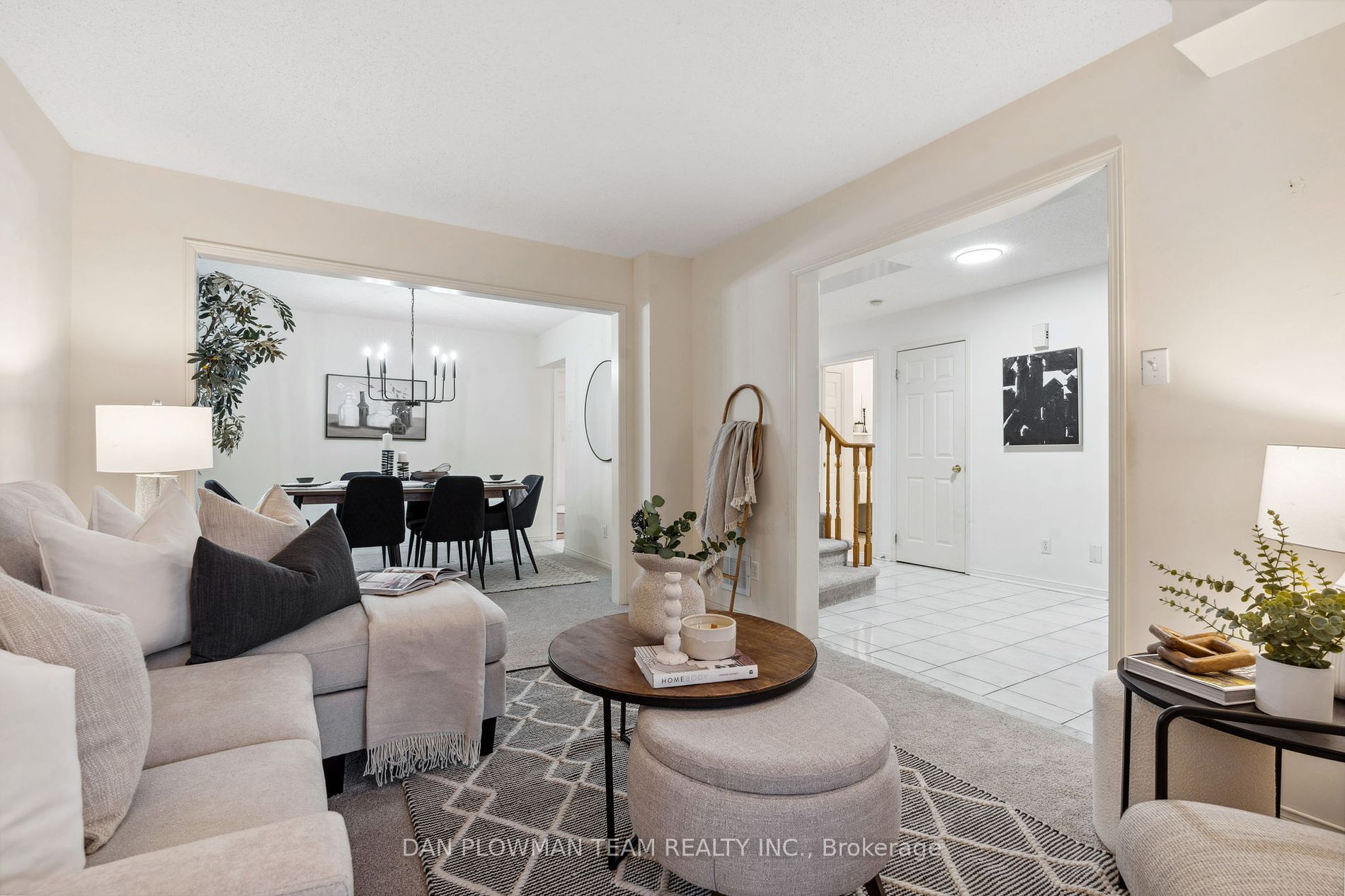 1402 Sandhurst Cres