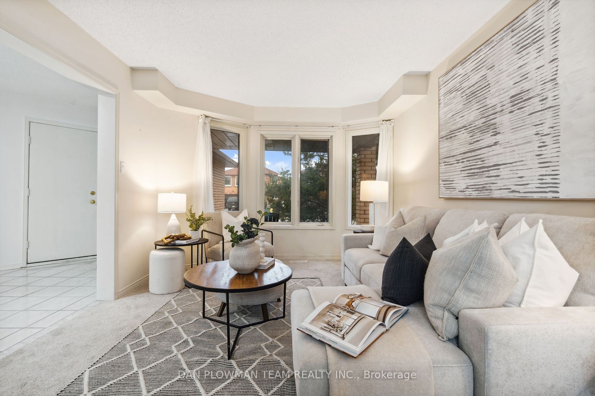 1402 Sandhurst Cres