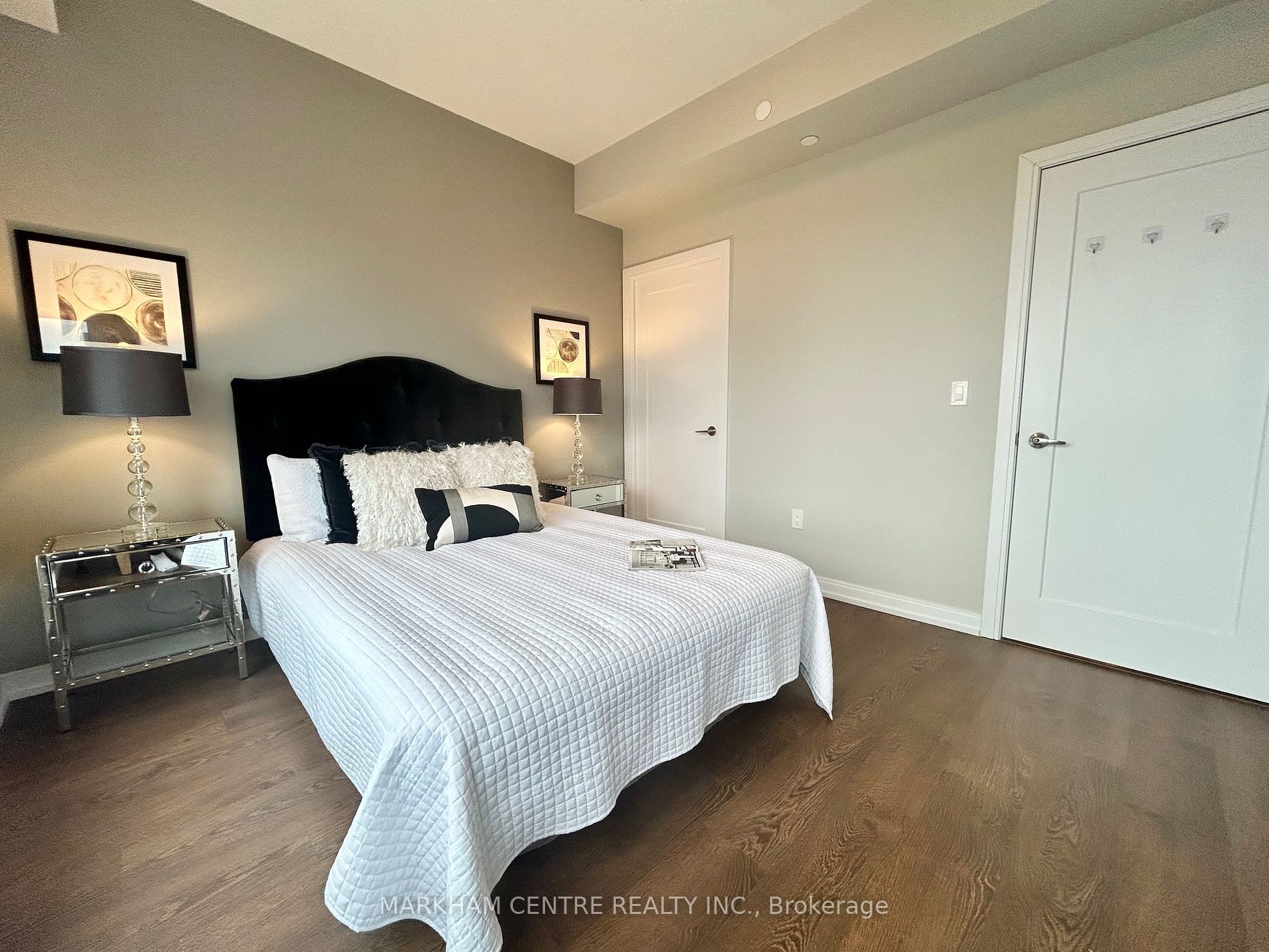 275 Village Green Sq, #2916