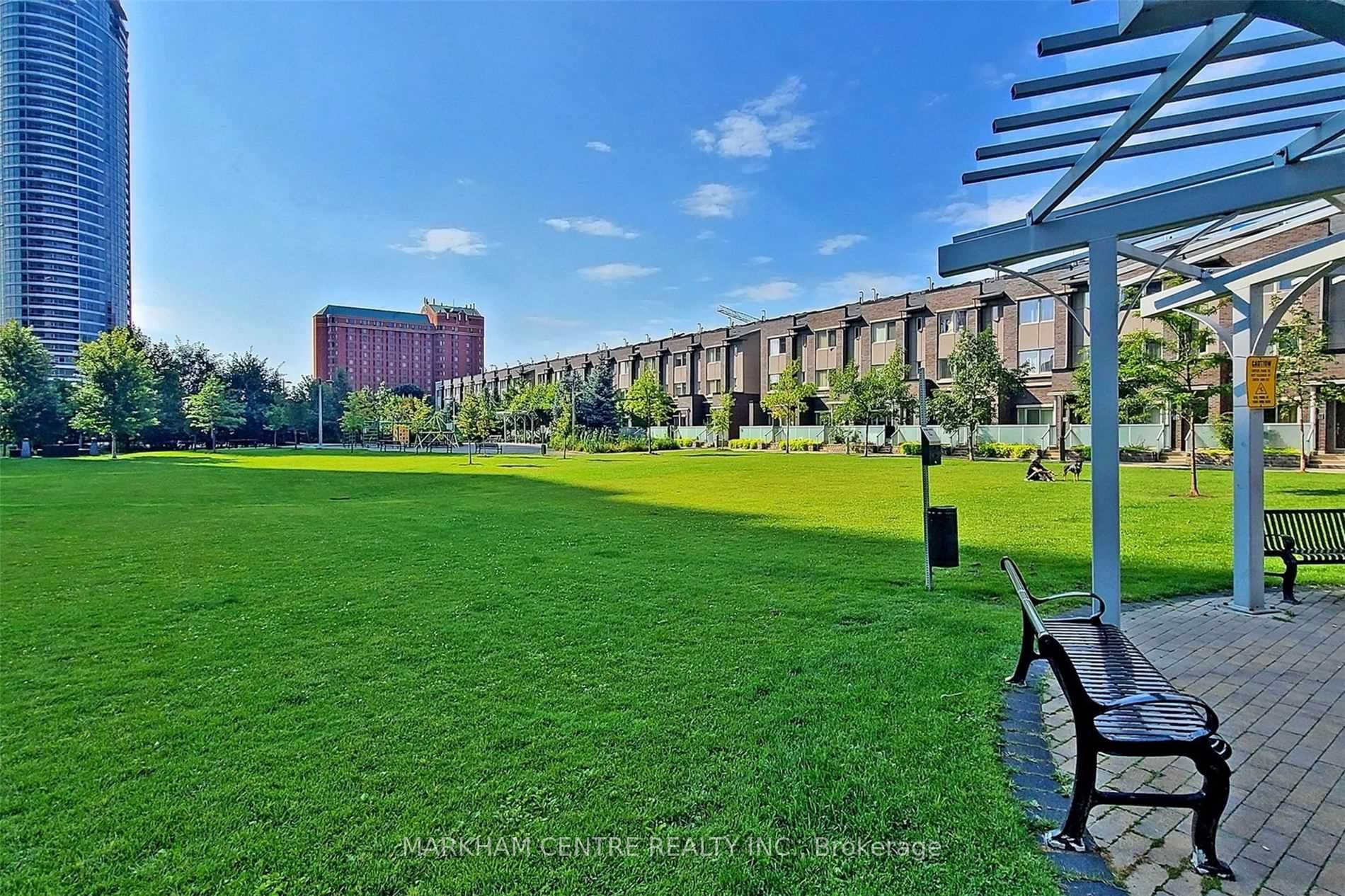 275 Village Green Sq, #2916