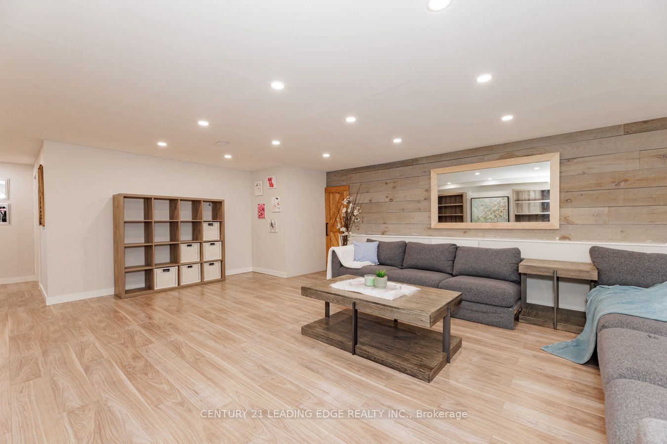 265 Surrey Dr
