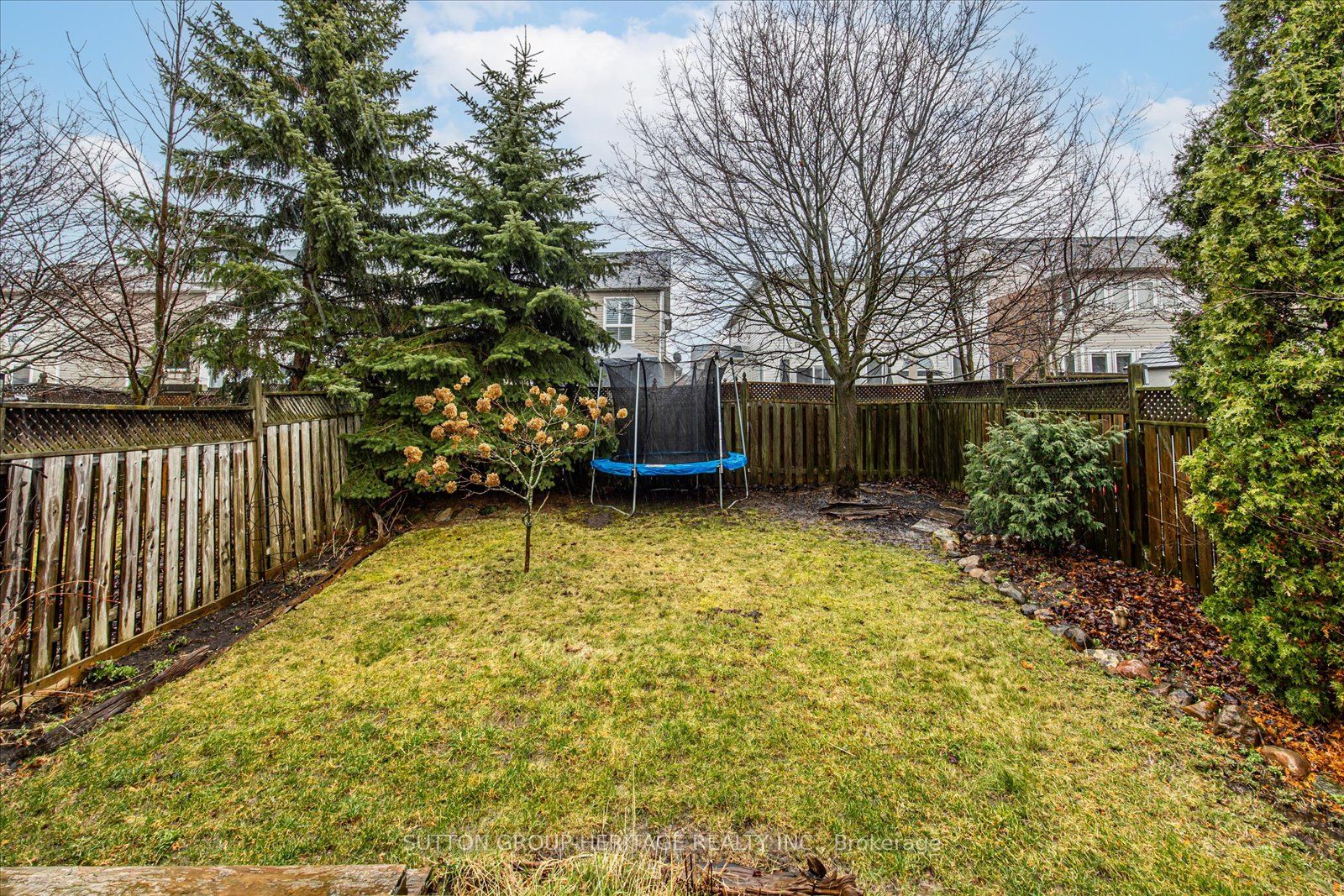 23 Ault Cres