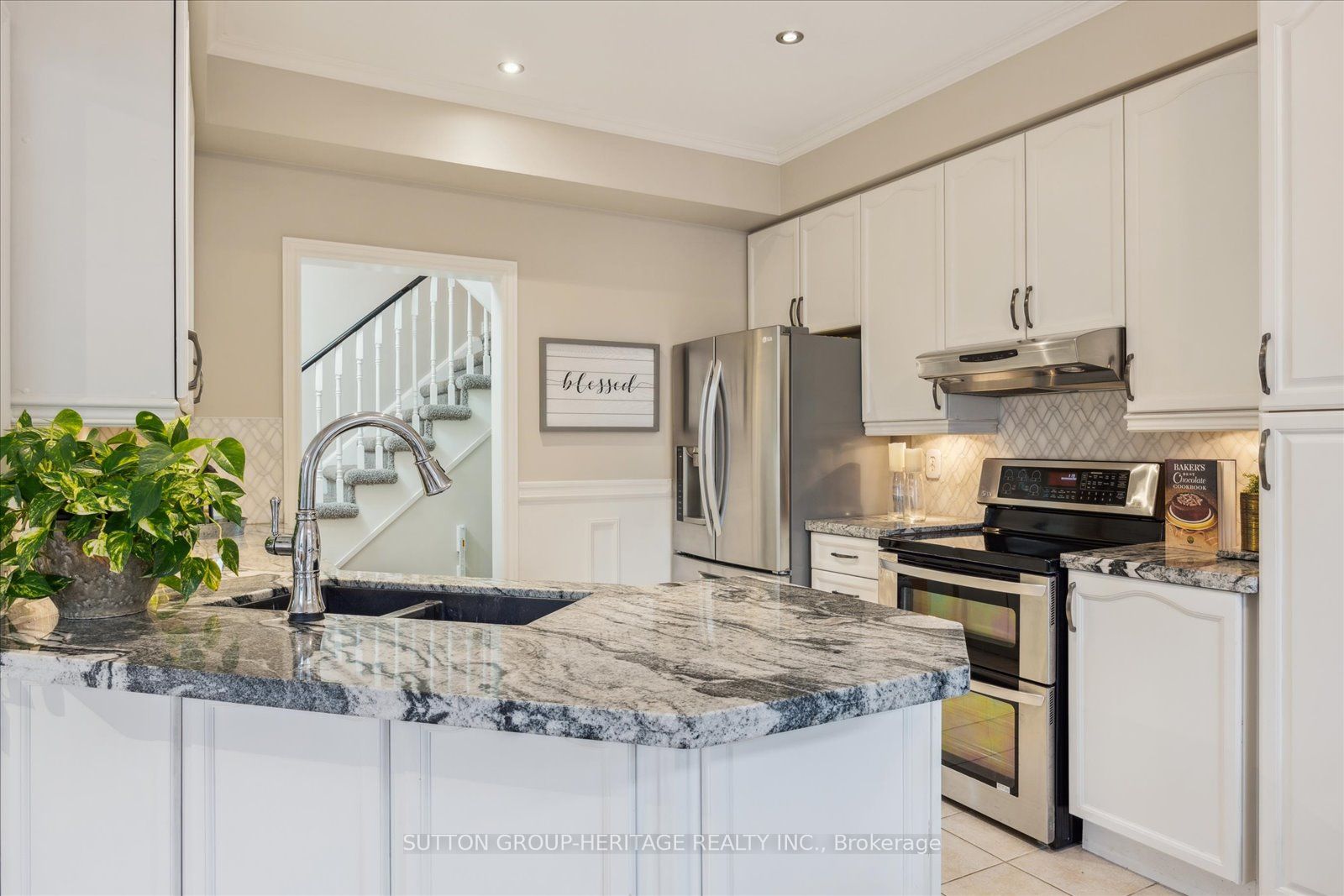 23 Ault Cres